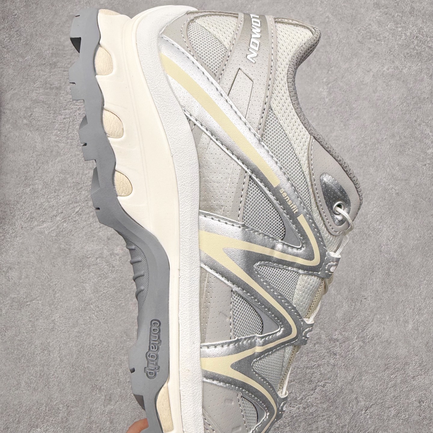 图片[6]-＃PK纯原福利 Salomon XT-QUEST ADV 萨洛蒙潮流越野机能户外功能鞋 基于市场现有版本全新升级调整改良 现阶段市场最强产物 全新主色陆续出货 大底描漆工整零瑕疵 鞋头定型弧度完美 纯原外贸平台特供订单 耗时半年巨作 全套原纸板楦头开发 原厂特供网布配套加持 确保原汁原味 完美呈现版型 原档数据独家私模五层组合大底 男女鞋同步官方开发至46.5 原装Ortholite轻量化鞋垫 中底布带钢印编号 原厂TPU锁扣 进口港宝加持 后跟自然饱满 还原公司包裹性 基于 SALOMON 初代 XT 鞋身造型并搭载 4D ADVANCED CHASSIS™ 大底打造而成 为这款 XT-QUEST 带来了多项足部控制与保护等功能性 如在运动过程中控制左右晃动的过程而提高稳定性、改善长途越野过程中足中到足尖的过渡、提高感知岩石的精确度以抵抗尖锐物体对脚底的伤害以及采用动态缓冲来增强穿着舒适感 从而减轻疲劳感 使XT-QUEST 成为一双舒适且安全的户外之履 尺码：36 36.5 37.5 38 38.5 39 40 40.5 41 42 42.5 43 44 44.5 45-选品中心