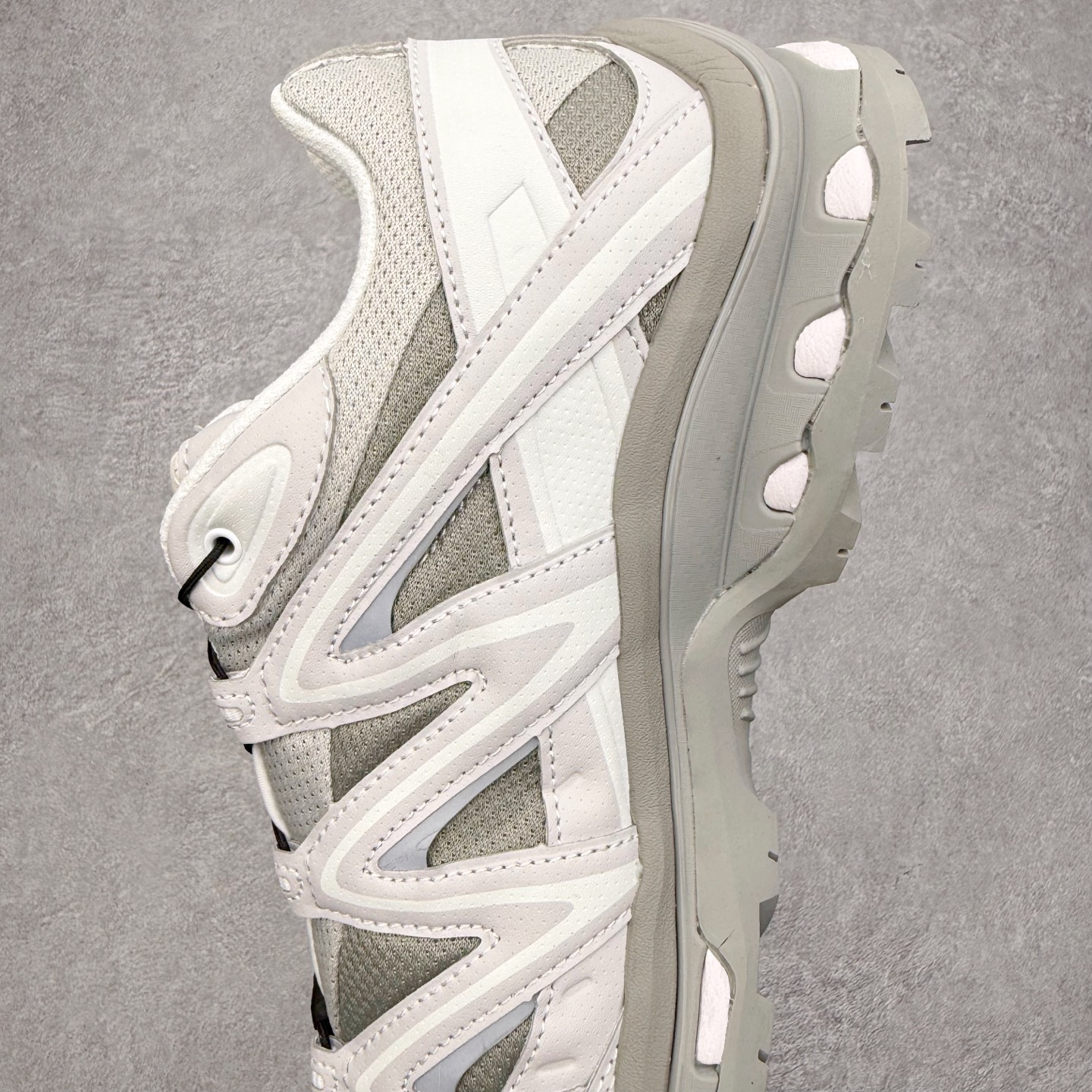 图片[7]-＃PK纯原福利 Salomon XT-QUEST ADV 萨洛蒙潮流越野机能户外功能鞋 基于市场现有版本全新升级调整改良 现阶段市场最强产物 全新主色陆续出货 大底描漆工整零瑕疵 鞋头定型弧度完美 纯原外贸平台特供订单 耗时半年巨作 全套原纸板楦头开发 原厂特供网布配套加持 确保原汁原味 完美呈现版型 原档数据独家私模五层组合大底 男女鞋同步官方开发至46.5 原装Ortholite轻量化鞋垫 中底布带钢印编号 原厂TPU锁扣 进口港宝加持 后跟自然饱满 还原公司包裹性 基于 SALOMON 初代 XT 鞋身造型并搭载 4D ADVANCED CHASSIS™ 大底打造而成 为这款 XT-QUEST 带来了多项足部控制与保护等功能性 如在运动过程中控制左右晃动的过程而提高稳定性、改善长途越野过程中足中到足尖的过渡、提高感知岩石的精确度以抵抗尖锐物体对脚底的伤害以及采用动态缓冲来增强穿着舒适感 从而减轻疲劳感 使XT-QUEST 成为一双舒适且安全的户外之履 尺码：36 36.5 37.5 38 38.5 39 40 40.5 41 42 42.5 43 44 44.5 45-选品中心