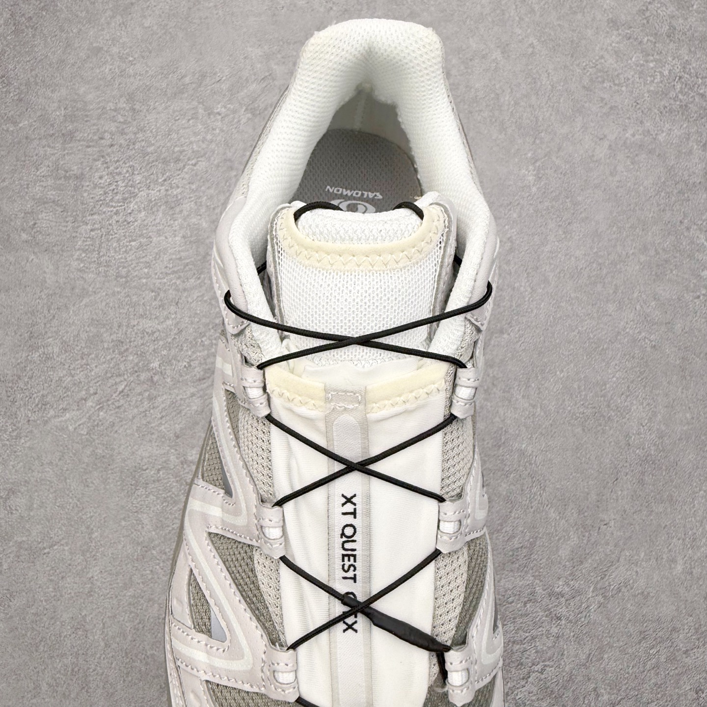 图片[5]-＃PK纯原福利 Salomon XT-QUEST ADV 萨洛蒙潮流越野机能户外功能鞋 基于市场现有版本全新升级调整改良 现阶段市场最强产物 全新主色陆续出货 大底描漆工整零瑕疵 鞋头定型弧度完美 纯原外贸平台特供订单 耗时半年巨作 全套原纸板楦头开发 原厂特供网布配套加持 确保原汁原味 完美呈现版型 原档数据独家私模五层组合大底 男女鞋同步官方开发至46.5 原装Ortholite轻量化鞋垫 中底布带钢印编号 原厂TPU锁扣 进口港宝加持 后跟自然饱满 还原公司包裹性 基于 SALOMON 初代 XT 鞋身造型并搭载 4D ADVANCED CHASSIS™ 大底打造而成 为这款 XT-QUEST 带来了多项足部控制与保护等功能性 如在运动过程中控制左右晃动的过程而提高稳定性、改善长途越野过程中足中到足尖的过渡、提高感知岩石的精确度以抵抗尖锐物体对脚底的伤害以及采用动态缓冲来增强穿着舒适感 从而减轻疲劳感 使XT-QUEST 成为一双舒适且安全的户外之履 尺码：36 36.5 37.5 38 38.5 39 40 40.5 41 42 42.5 43 44 44.5 45-选品中心