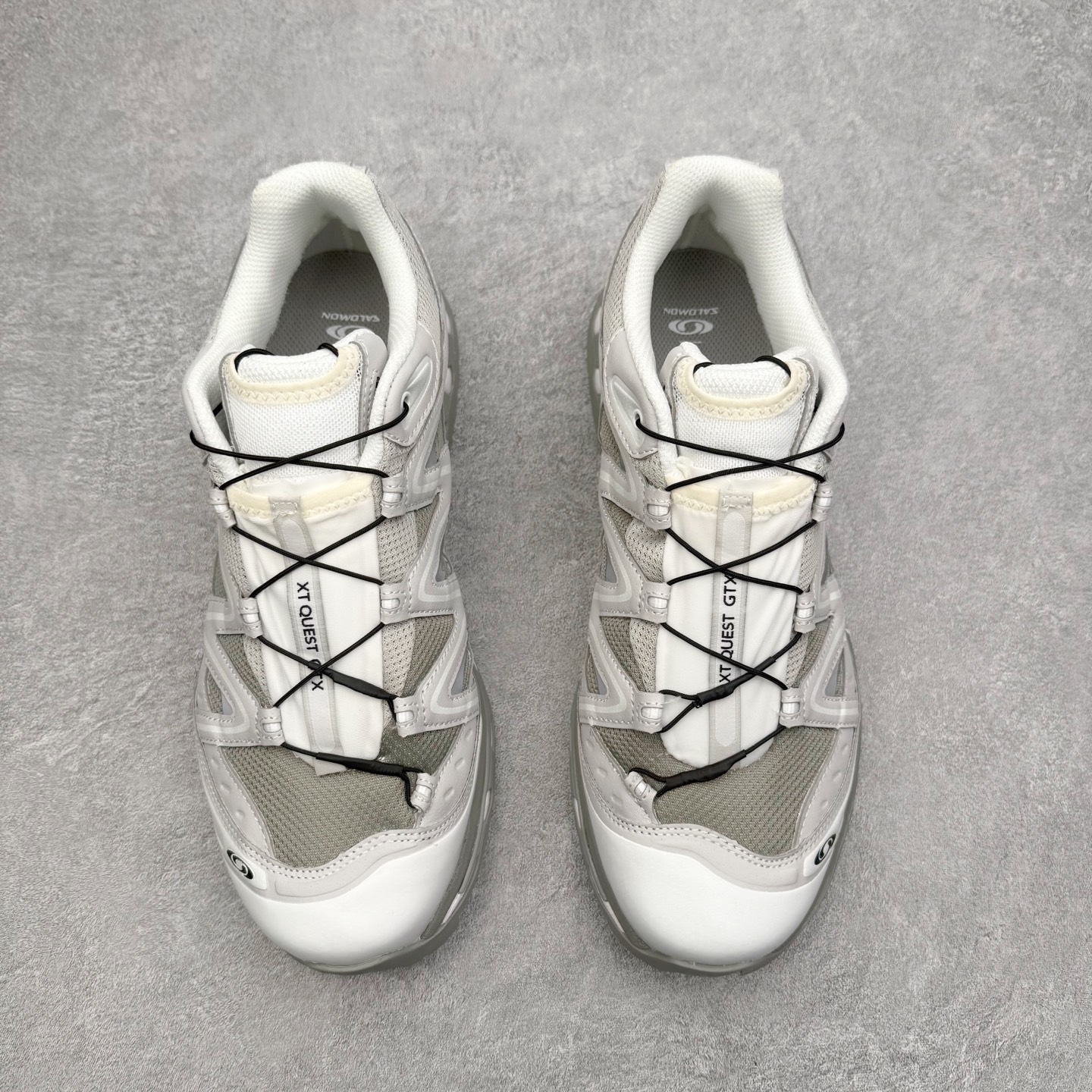 图片[2]-＃PK纯原福利 Salomon XT-QUEST ADV 萨洛蒙潮流越野机能户外功能鞋 基于市场现有版本全新升级调整改良 现阶段市场最强产物 全新主色陆续出货 大底描漆工整零瑕疵 鞋头定型弧度完美 纯原外贸平台特供订单 耗时半年巨作 全套原纸板楦头开发 原厂特供网布配套加持 确保原汁原味 完美呈现版型 原档数据独家私模五层组合大底 男女鞋同步官方开发至46.5 原装Ortholite轻量化鞋垫 中底布带钢印编号 原厂TPU锁扣 进口港宝加持 后跟自然饱满 还原公司包裹性 基于 SALOMON 初代 XT 鞋身造型并搭载 4D ADVANCED CHASSIS™ 大底打造而成 为这款 XT-QUEST 带来了多项足部控制与保护等功能性 如在运动过程中控制左右晃动的过程而提高稳定性、改善长途越野过程中足中到足尖的过渡、提高感知岩石的精确度以抵抗尖锐物体对脚底的伤害以及采用动态缓冲来增强穿着舒适感 从而减轻疲劳感 使XT-QUEST 成为一双舒适且安全的户外之履 尺码：36 36.5 37.5 38 38.5 39 40 40.5 41 42 42.5 43 44 44.5 45-选品中心