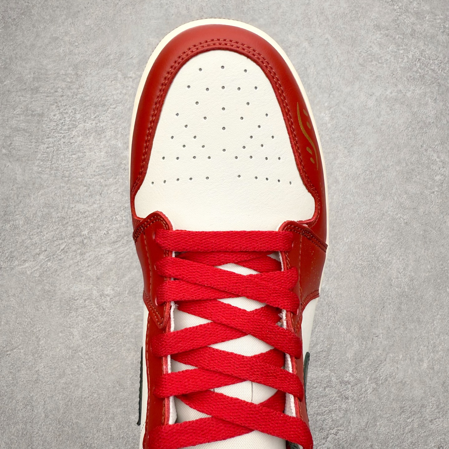 图片[4]-＃K版 Air Jordan AJ1 Mid 中帮 黑橙扣碎 DQ8426-105 原厂内置全掌气垫 A模大底 头层小牛皮 鞋舌AJ原厂专用牛津布+AJ专用反口珍珠布+原厂无杂质高弹内里海棉 特殊封边弹力鞋带 全网唯一头层牛皮 原鞋开模 拒绝公底 购置公司同步原材料 原汁原味 忠于原版‼️尺码：36 36.5 37.5 38 38.5 39 40 40.5 41 42 42.5 43 44 44.5 45 46 47.5-选品中心