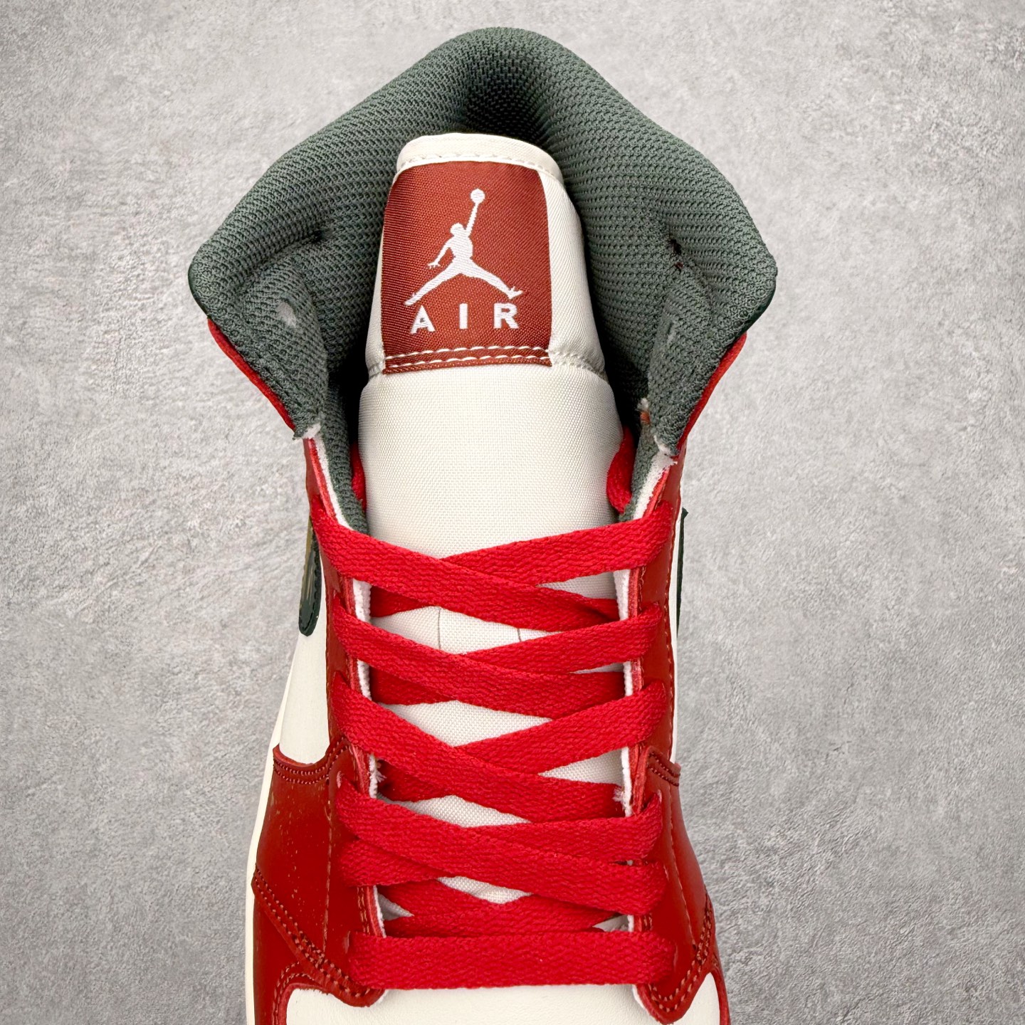 图片[5]-＃K版 Air Jordan AJ1 Mid 中帮 黑橙扣碎 DQ8426-105 原厂内置全掌气垫 A模大底 头层小牛皮 鞋舌AJ原厂专用牛津布+AJ专用反口珍珠布+原厂无杂质高弹内里海棉 特殊封边弹力鞋带 全网唯一头层牛皮 原鞋开模 拒绝公底 购置公司同步原材料 原汁原味 忠于原版‼️尺码：36 36.5 37.5 38 38.5 39 40 40.5 41 42 42.5 43 44 44.5 45 46 47.5-选品中心