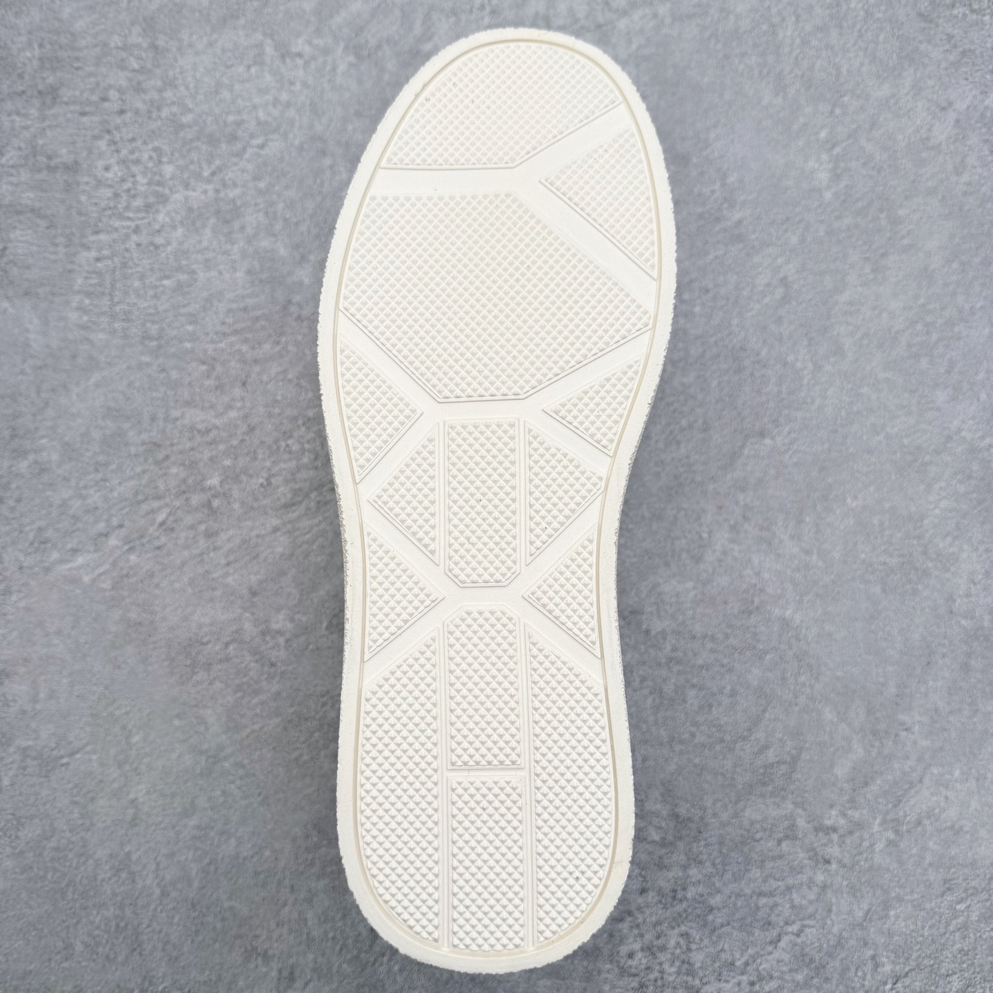 图片[9]-ECCO爱步男士休闲鞋 百搭防滑平底鞋 简约时尚街头户外鞋 摒弃传统鞋面设计，舒适牛皮鞋面 手感细腻顺滑，纹理清晰 柔软脚感随心穿脱 双重材质拼接 尽显时尚新元素 质感清晰的鞋带，搭载柔韧橡胶鞋底 脚感柔软舒适，适宜多种地形 轻松行走，触感细腻 一双时尚休闲鞋 拒绝束缚 让你成为最惊艳的那一个 尺码：38 39 40 41 42 43 44 （皮鞋码）-选品中心