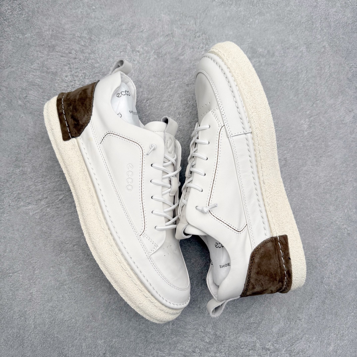 图片[3]-ECCO爱步男士休闲鞋 百搭防滑平底鞋 简约时尚街头户外鞋 摒弃传统鞋面设计，舒适牛皮鞋面 手感细腻顺滑，纹理清晰 柔软脚感随心穿脱 双重材质拼接 尽显时尚新元素 质感清晰的鞋带，搭载柔韧橡胶鞋底 脚感柔软舒适，适宜多种地形 轻松行走，触感细腻 一双时尚休闲鞋 拒绝束缚 让你成为最惊艳的那一个 尺码：38 39 40 41 42 43 44 （皮鞋码）-选品中心