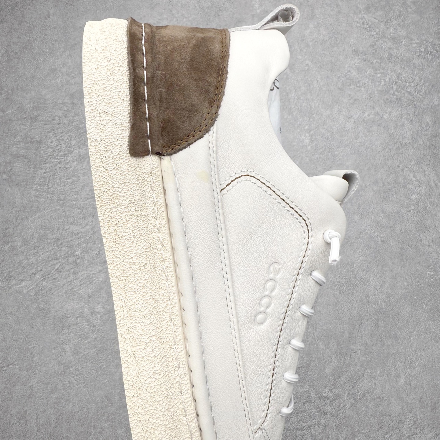 图片[6]-ECCO爱步男士休闲鞋 百搭防滑平底鞋 简约时尚街头户外鞋 摒弃传统鞋面设计，舒适牛皮鞋面 手感细腻顺滑，纹理清晰 柔软脚感随心穿脱 双重材质拼接 尽显时尚新元素 质感清晰的鞋带，搭载柔韧橡胶鞋底 脚感柔软舒适，适宜多种地形 轻松行走，触感细腻 一双时尚休闲鞋 拒绝束缚 让你成为最惊艳的那一个 尺码：38 39 40 41 42 43 44 （皮鞋码）-选品中心