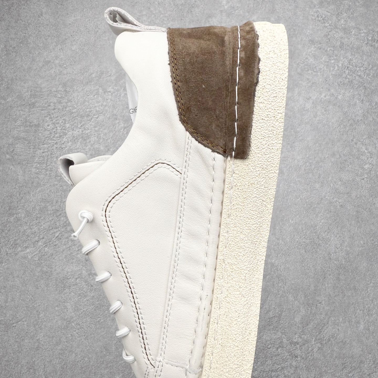 图片[7]-ECCO爱步男士休闲鞋 百搭防滑平底鞋 简约时尚街头户外鞋 摒弃传统鞋面设计，舒适牛皮鞋面 手感细腻顺滑，纹理清晰 柔软脚感随心穿脱 双重材质拼接 尽显时尚新元素 质感清晰的鞋带，搭载柔韧橡胶鞋底 脚感柔软舒适，适宜多种地形 轻松行走，触感细腻 一双时尚休闲鞋 拒绝束缚 让你成为最惊艳的那一个 尺码：38 39 40 41 42 43 44 （皮鞋码）-选品中心