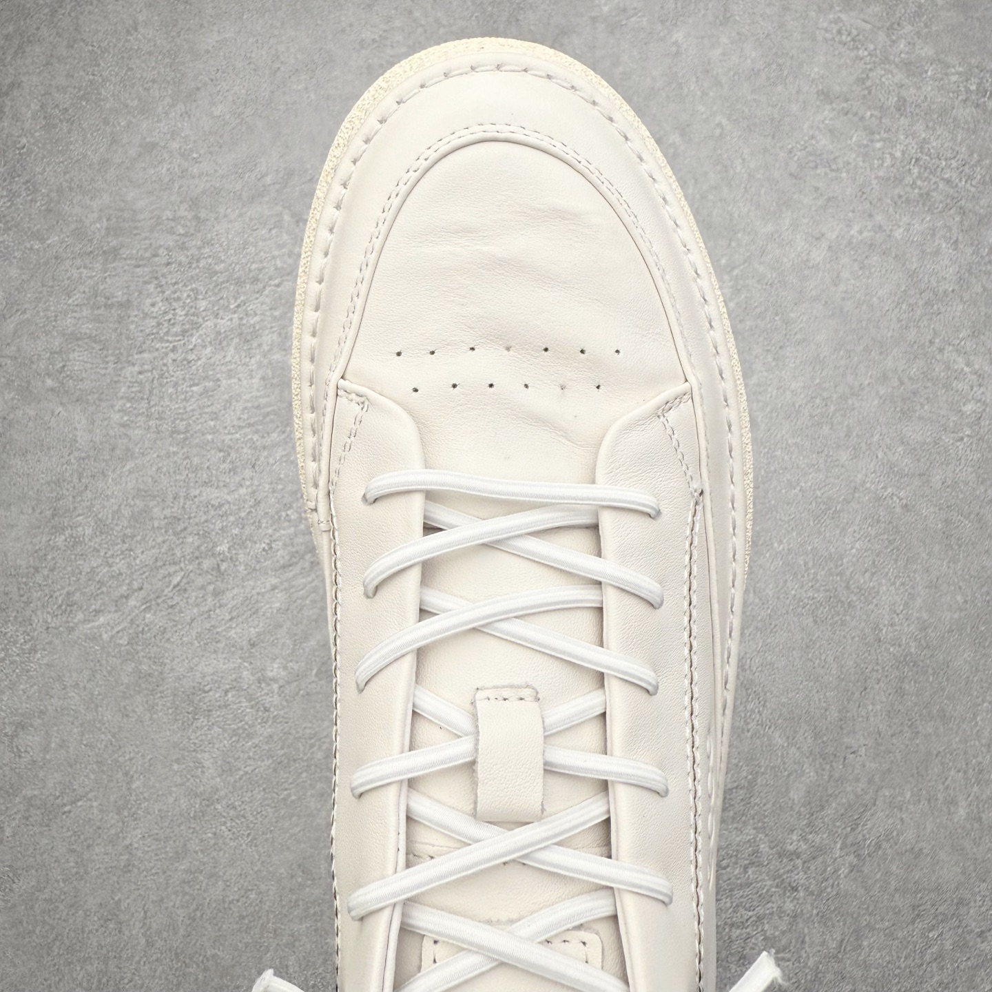 图片[4]-ECCO爱步男士休闲鞋 百搭防滑平底鞋 简约时尚街头户外鞋 摒弃传统鞋面设计，舒适牛皮鞋面 手感细腻顺滑，纹理清晰 柔软脚感随心穿脱 双重材质拼接 尽显时尚新元素 质感清晰的鞋带，搭载柔韧橡胶鞋底 脚感柔软舒适，适宜多种地形 轻松行走，触感细腻 一双时尚休闲鞋 拒绝束缚 让你成为最惊艳的那一个 尺码：38 39 40 41 42 43 44 （皮鞋码）-选品中心