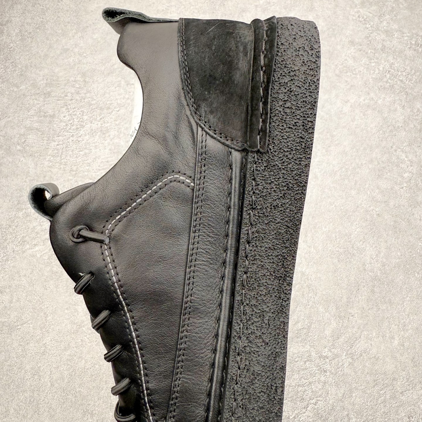 图片[7]-ECCO爱步男士休闲鞋 百搭防滑平底鞋 简约时尚街头户外鞋 摒弃传统鞋面设计，舒适牛皮鞋面 手感细腻顺滑，纹理清晰 柔软脚感随心穿脱 双重材质拼接 尽显时尚新元素 质感清晰的鞋带，搭载柔韧橡胶鞋底 脚感柔软舒适，适宜多种地形 轻松行走，触感细腻 一双时尚休闲鞋 拒绝束缚 让你成为最惊艳的那一个 尺码：38 39 40 41 42 43 44 （皮鞋码）-选品中心