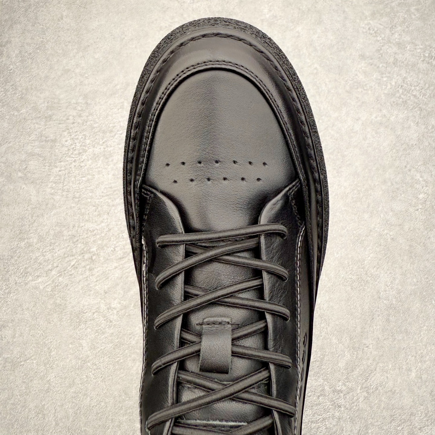 图片[4]-ECCO爱步男士休闲鞋 百搭防滑平底鞋 简约时尚街头户外鞋 摒弃传统鞋面设计，舒适牛皮鞋面 手感细腻顺滑，纹理清晰 柔软脚感随心穿脱 双重材质拼接 尽显时尚新元素 质感清晰的鞋带，搭载柔韧橡胶鞋底 脚感柔软舒适，适宜多种地形 轻松行走，触感细腻 一双时尚休闲鞋 拒绝束缚 让你成为最惊艳的那一个 尺码：38 39 40 41 42 43 44 （皮鞋码）-选品中心