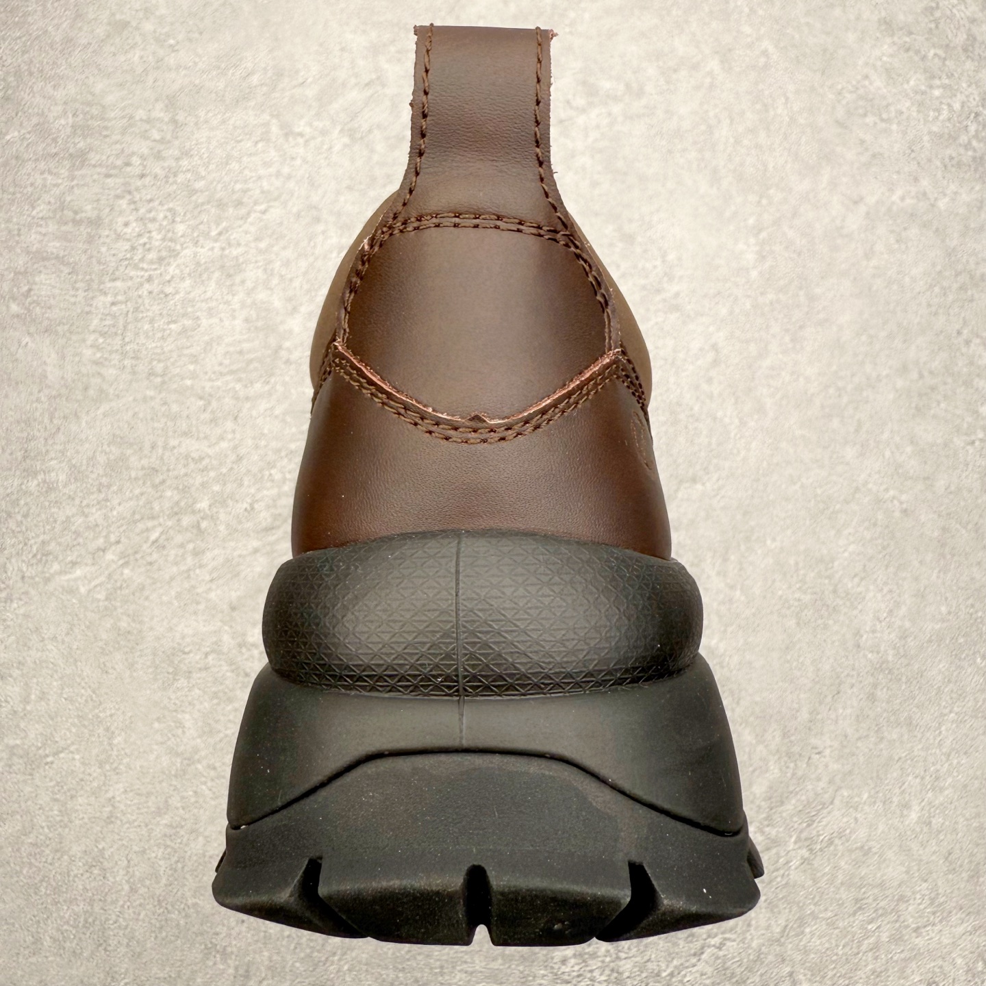 图片[8]-＃GD广顶 ecco爱步 踪迹30 牛皮 时尚百搭 低帮 生活休闲鞋 独家注塑工艺 渠道原单 实体代购指定版本 真全头层牛皮 PK市面上任何版本 24小时现货供应 进口原料牛皮 莞产超级顶货 新配色陆续上架 产品只会越做越漂亮 鞋头采用原版一致工艺 又甩又用线条的效果目前这个技术市面上的任何版本都达不到这个效果 原版私模开发 细节一步到位不敢说百分百 保证有百分之98还原 慢工出细活 好的产品不怕晚 这次的开发针对艺术家 收藏家 高品质 的人群 水染粒面小牛皮材质 和针车间距都是极致还原 顶级头层的小牛皮 质感无敌 奢侈品的触感 搭配专柜最新全套包装 双种配件卡片 细节诠释 一件不落 不计成本的打磨产品的细节 再微小的细节也会还原 ECCO以三大核心特征为依托：北欧设计风格、鞋履制作、积极的生活方式。北欧设计风格：北欧设计特点是独特、有格调、实用和简约，并且品质优良。鞋履制作：ECCO钟爱鞋履制作以及一切与鞋履制作相关的事物。积极的生活方式：ECCO的创始人希望制作出的鞋履无需磨合，即可完美贴合脚型，帮助人们享受行走的乐趣。ECCO的成功源自其产品质量和创新的技术水平，恪守“鞋遵循双足”的设计理念，将的舒适度和风格融为一体。ECCO跑遍全世界寻找创新的原料。从制革制鞋一体化的设置，源头上控制皮革质量，确保对人体无害。尺码：38 39 40 41 42 43 44（皮鞋码）-选品中心