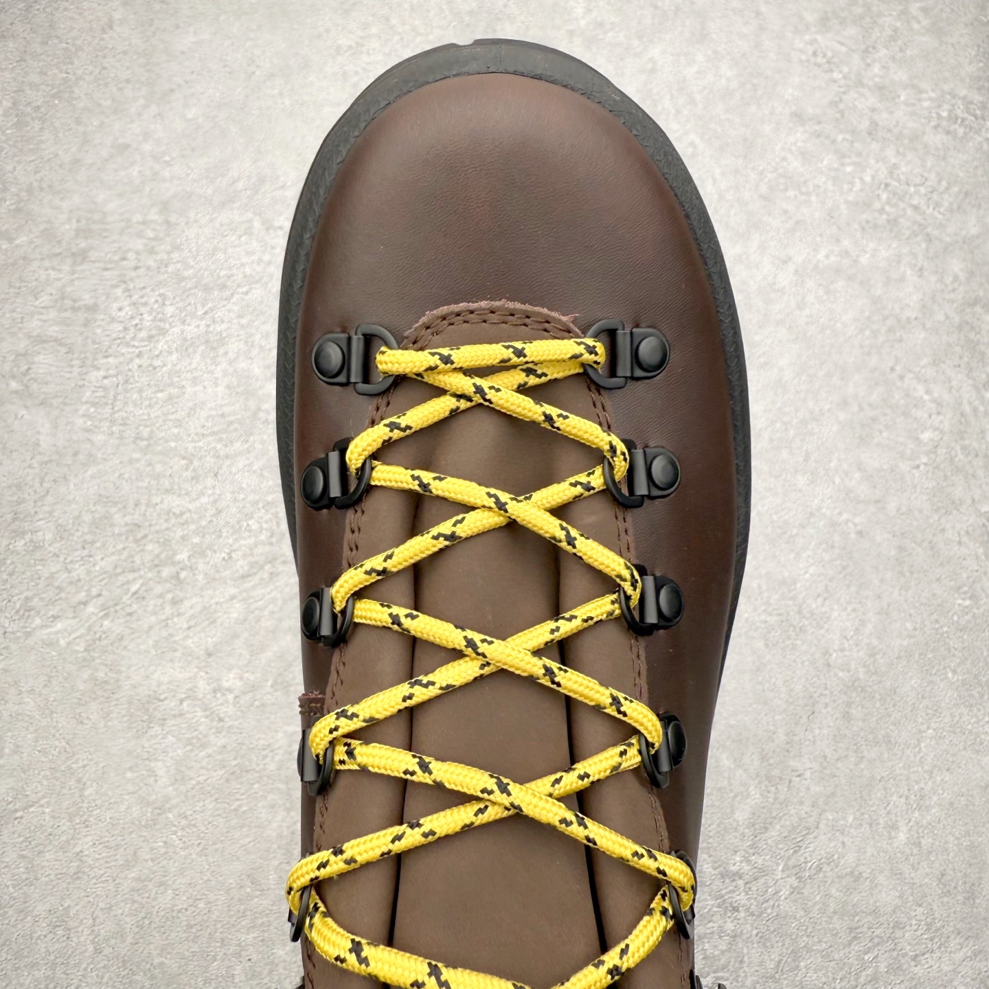 图片[4]-＃GD广顶 ecco爱步 踪迹30 牛皮 时尚百搭 低帮 生活休闲鞋 独家注塑工艺 渠道原单 实体代购指定版本 真全头层牛皮 PK市面上任何版本 24小时现货供应 进口原料牛皮 莞产超级顶货 新配色陆续上架 产品只会越做越漂亮 鞋头采用原版一致工艺 又甩又用线条的效果目前这个技术市面上的任何版本都达不到这个效果 原版私模开发 细节一步到位不敢说百分百 保证有百分之98还原 慢工出细活 好的产品不怕晚 这次的开发针对艺术家 收藏家 高品质 的人群 水染粒面小牛皮材质 和针车间距都是极致还原 顶级头层的小牛皮 质感无敌 奢侈品的触感 搭配专柜最新全套包装 双种配件卡片 细节诠释 一件不落 不计成本的打磨产品的细节 再微小的细节也会还原 ECCO以三大核心特征为依托：北欧设计风格、鞋履制作、积极的生活方式。北欧设计风格：北欧设计特点是独特、有格调、实用和简约，并且品质优良。鞋履制作：ECCO钟爱鞋履制作以及一切与鞋履制作相关的事物。积极的生活方式：ECCO的创始人希望制作出的鞋履无需磨合，即可完美贴合脚型，帮助人们享受行走的乐趣。ECCO的成功源自其产品质量和创新的技术水平，恪守“鞋遵循双足”的设计理念，将的舒适度和风格融为一体。ECCO跑遍全世界寻找创新的原料。从制革制鞋一体化的设置，源头上控制皮革质量，确保对人体无害。尺码：38 39 40 41 42 43 44（皮鞋码）-选品中心