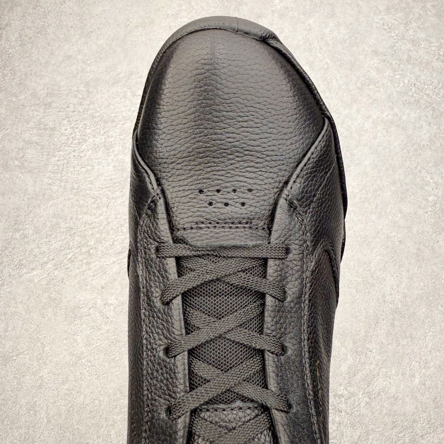 图片[4]-＃GD广顶 ecco爱步 Golf Biom Hybrid 皮革 舒适简约 耐磨 低帮 生活休闲鞋 独家注塑工艺 渠道原单 实体代购指定版本 真全头层牛皮 PK市面上任何版本 24小时现货供应 进口原料牛皮 莞产超级顶货 新配色陆续上架 产品只会越做越漂亮 鞋头采用原版一致工艺 又甩又用线条的效果目前这个技术市面上的任何版本都达不到这个效果 原版私模开发 细节一步到位不敢说百分百 保证有百分之98还原 慢工出细活 好的产品不怕晚 这次的开发针对艺术家 收藏家 高品质 的人群 水染粒面小牛皮材质 和针车间距都是极致还原 顶级头层的小牛皮 质感无敌 奢侈品的触感 搭配专柜最新全套包装 双种配件卡片 细节诠释 一件不落 不计成本的打磨产品的细节 再微小的细节也会还原 ECCO以三大核心特征为依托：北欧设计风格、鞋履制作、积极的生活方式。北欧设计风格：北欧设计特点是独特、有格调、实用和简约，并且品质优良。鞋履制作：ECCO钟爱鞋履制作以及一切与鞋履制作相关的事物。积极的生活方式：ECCO的创始人希望制作出的鞋履无需磨合，即可完美贴合脚型，帮助人们享受行走的乐趣。ECCO的成功源自其产品质量和创新的技术水平，恪守“鞋遵循双足”的设计理念，将的舒适度和风格融为一体。ECCO跑遍全世界寻找创新的原料。从制革制鞋一体化的设置，源头上控制皮革质量，确保对人体无害。尺码：38 39 40 41 42 43 44（皮鞋码）-选品中心