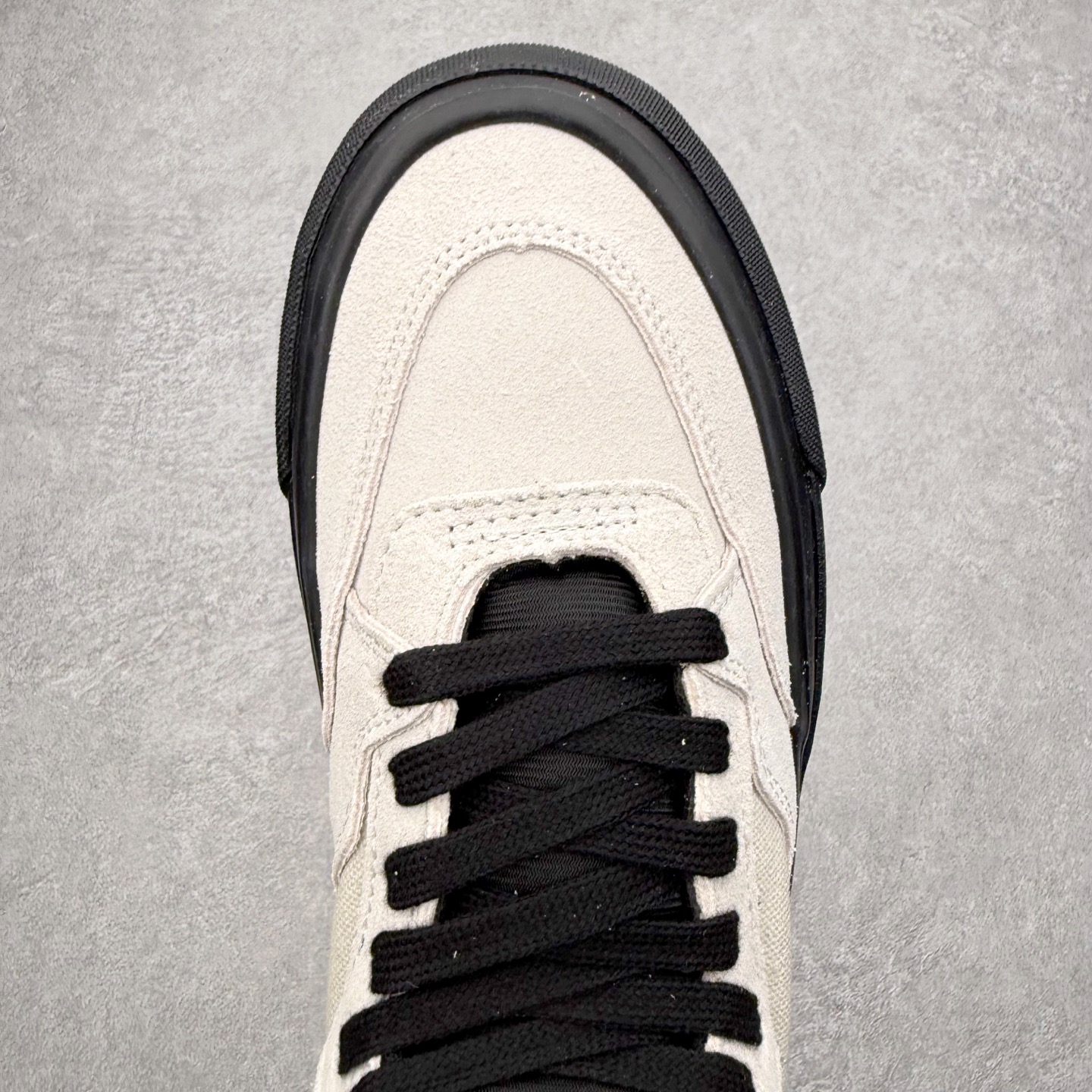 图片[4]-Vans Premium Half Cab 白黑 美式复古休闲中帮滑板鞋 白色麂皮拼接帆布搭配黑色鞋舌点缀 配以黑色大底和鞋舌相配 货号：VN000CXJYB2 尺码：36 36.5 37 38 38.5 39 40 40.5 41 42 42.5 43 44-选品中心