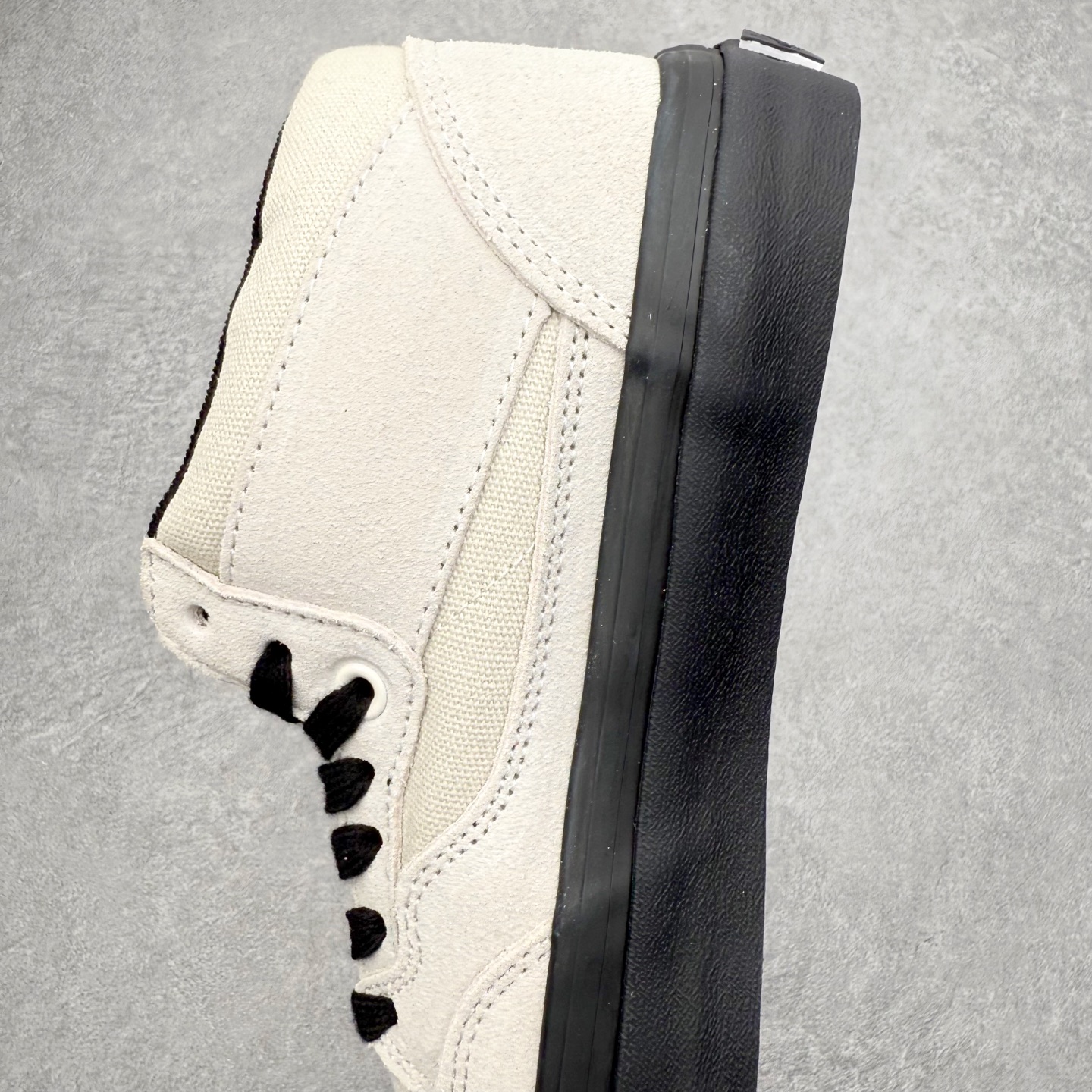 图片[7]-Vans Premium Half Cab 白黑 美式复古休闲中帮滑板鞋 白色麂皮拼接帆布搭配黑色鞋舌点缀 配以黑色大底和鞋舌相配 货号：VN000CXJYB2 尺码：36 36.5 37 38 38.5 39 40 40.5 41 42 42.5 43 44-选品中心