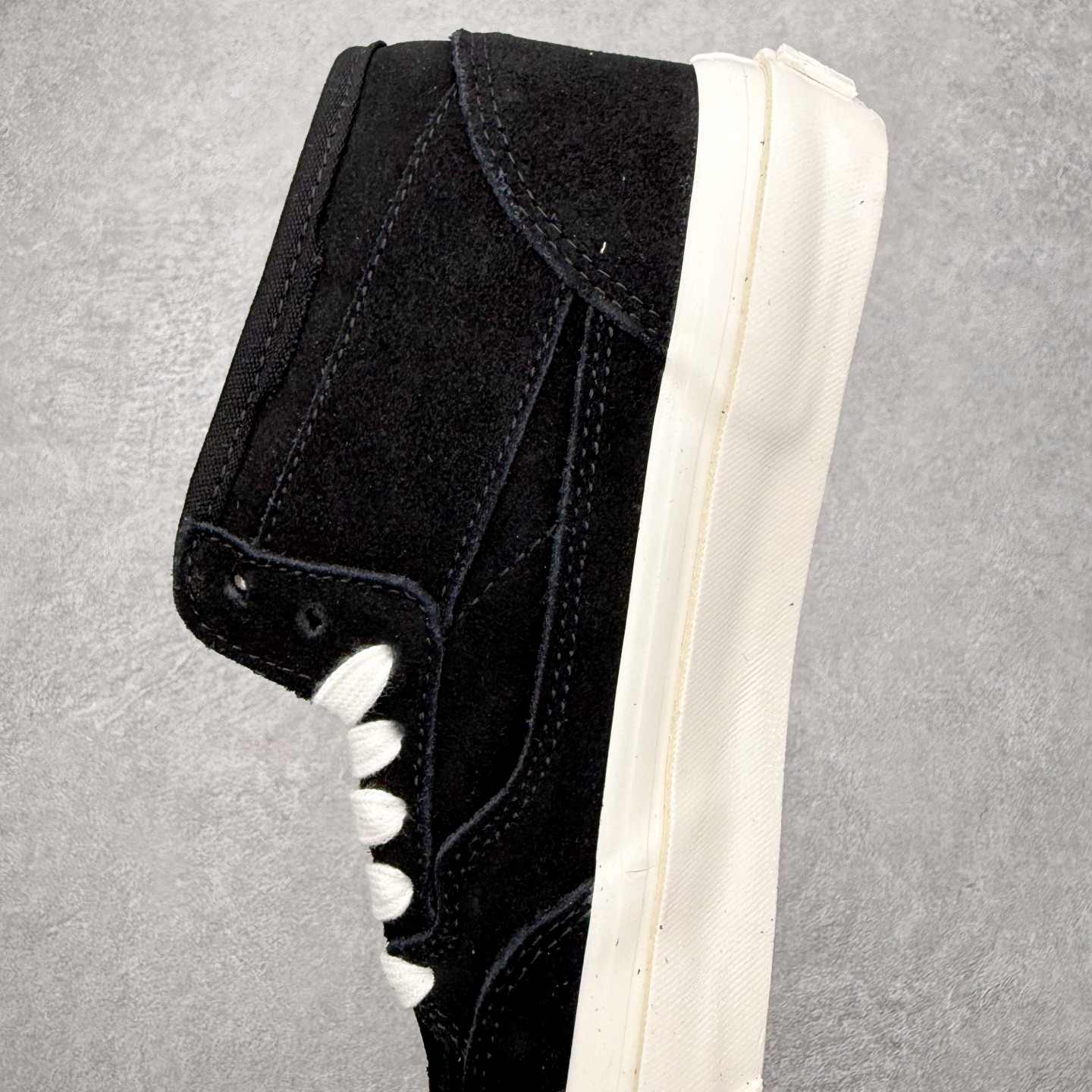 图片[7]-JJJJound x OTW by Vans Half Cab 最新联名 美式复古休闲滑板鞋 纯黑麂皮加上白色鞋舌点缀 配以白色大底和鞋舌相配 货号：VN000S86BLA 尺码：36 36.5 37 38 38.5 39 40 40.5 41 42 42.5 43 44-选品中心