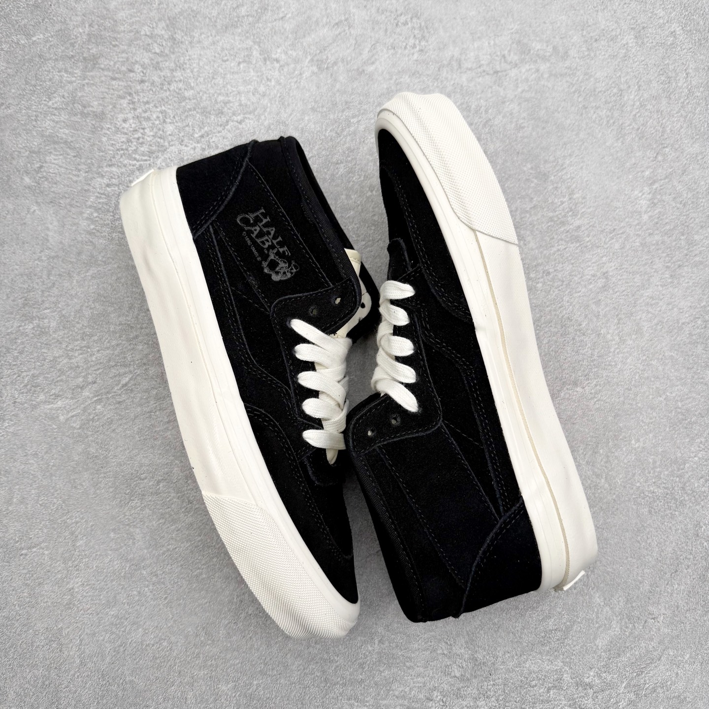 图片[3]-JJJJound x OTW by Vans Half Cab 最新联名 美式复古休闲滑板鞋 纯黑麂皮加上白色鞋舌点缀 配以白色大底和鞋舌相配 货号：VN000S86BLA 尺码：36 36.5 37 38 38.5 39 40 40.5 41 42 42.5 43 44-选品中心