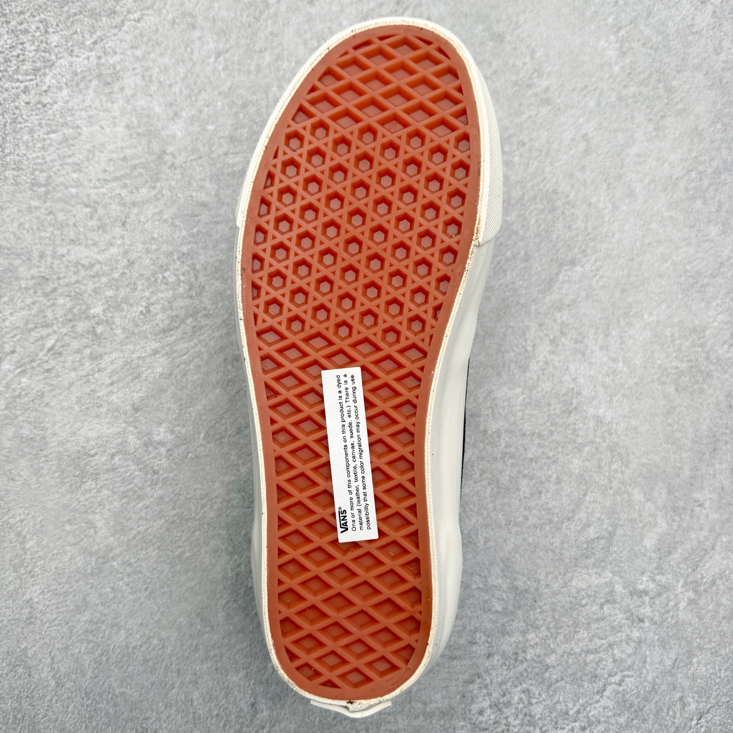 图片[9]-JJJJound x OTW by Vans Half Cab 最新联名 美式复古休闲滑板鞋 纯黑麂皮加上白色鞋舌点缀 配以白色大底和鞋舌相配 货号：VN000S86BLA 尺码：36 36.5 37 38 38.5 39 40 40.5 41 42 42.5 43 44-选品中心