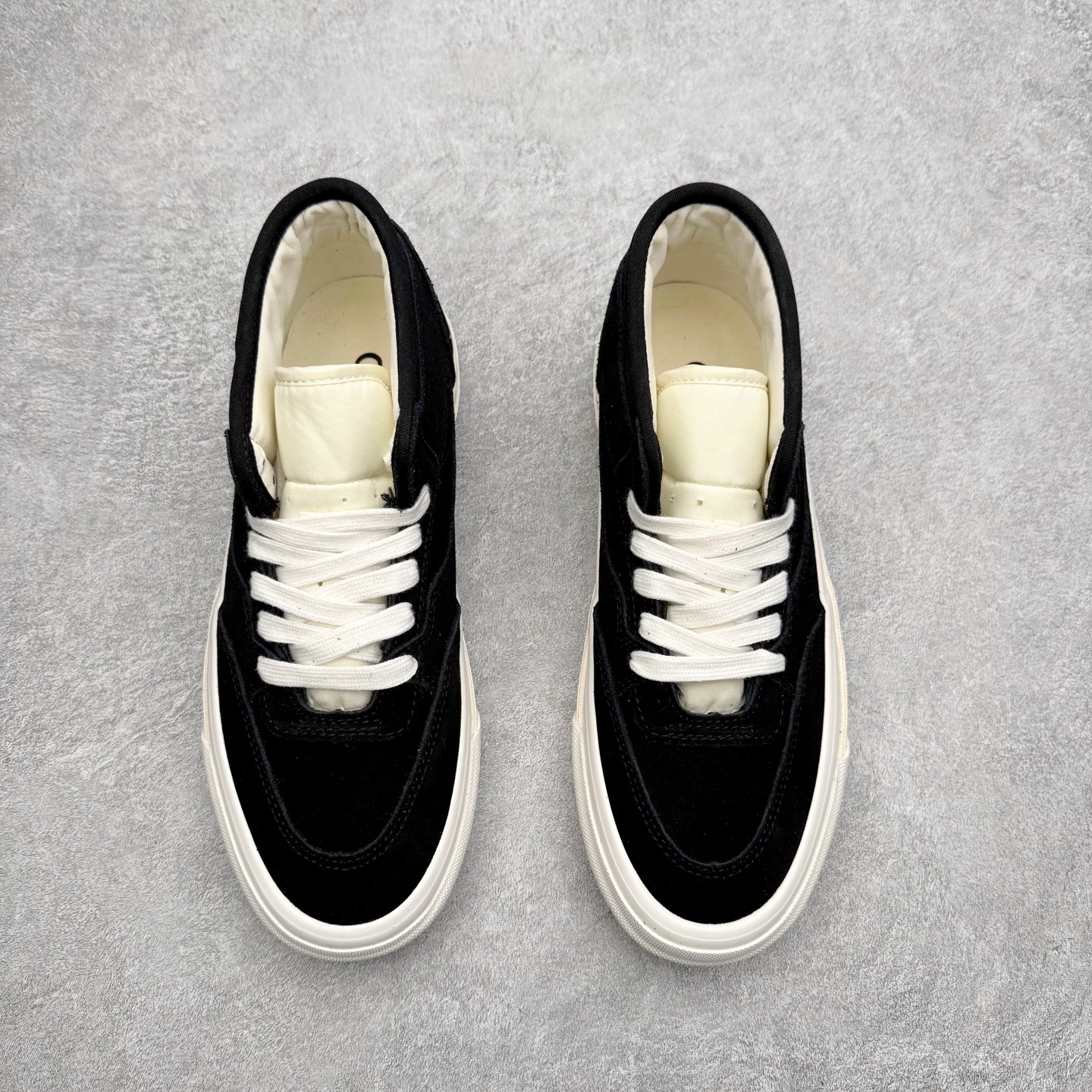 图片[2]-JJJJound x OTW by Vans Half Cab 最新联名 美式复古休闲滑板鞋 纯黑麂皮加上白色鞋舌点缀 配以白色大底和鞋舌相配 货号：VN000S86BLA 尺码：36 36.5 37 38 38.5 39 40 40.5 41 42 42.5 43 44-选品中心