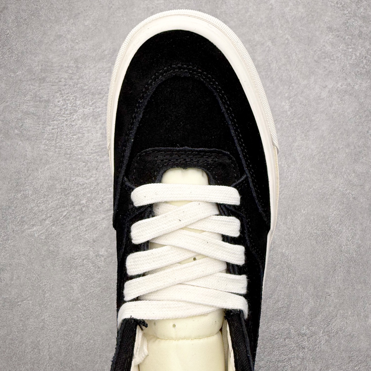 图片[4]-JJJJound x OTW by Vans Half Cab 最新联名 美式复古休闲滑板鞋 纯黑麂皮加上白色鞋舌点缀 配以白色大底和鞋舌相配 货号：VN000S86BLA 尺码：36 36.5 37 38 38.5 39 40 40.5 41 42 42.5 43 44-选品中心