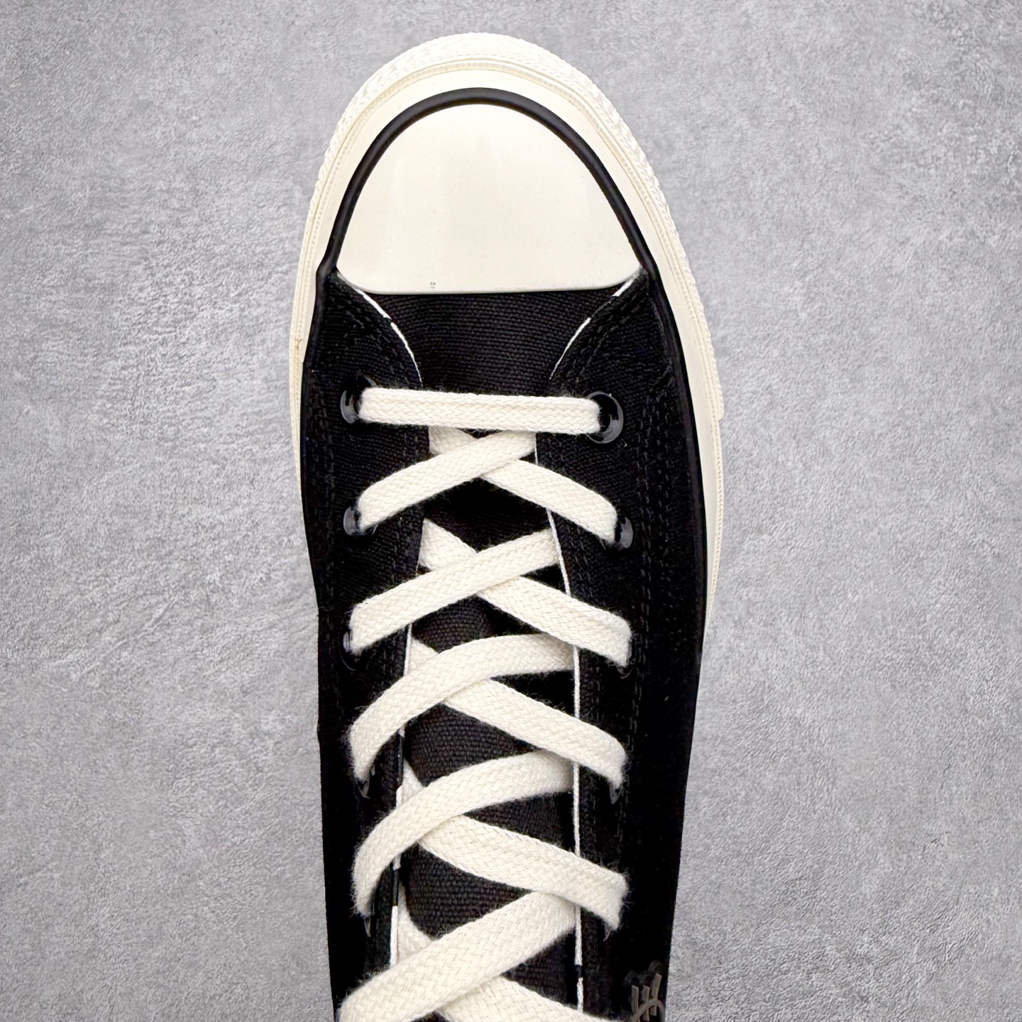 图片[4]-Converse x Hello Kitty 联名款 在经典1970s鞋型上采用红、白两种配色，外腰绣有标志性Hello kitty 猫头，细节上鞋带、内里、鞋底布满星星，全新定义，HELLO KITTY迷可别错过！ 货号：163902C 尺码：35 36 36.5 37 37.5 38 39 39.5 40 41 41.5 42 42.5 43 44-选品中心