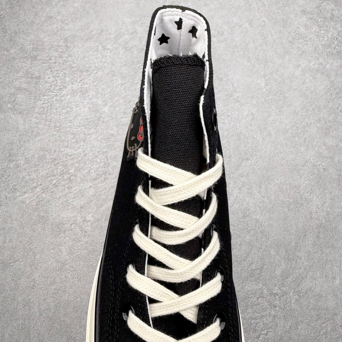 图片[5]-Converse x Hello Kitty 联名款 在经典1970s鞋型上采用红、白两种配色，外腰绣有标志性Hello kitty 猫头，细节上鞋带、内里、鞋底布满星星，全新定义，HELLO KITTY迷可别错过！ 货号：163902C 尺码：35 36 36.5 37 37.5 38 39 39.5 40 41 41.5 42 42.5 43 44-选品中心