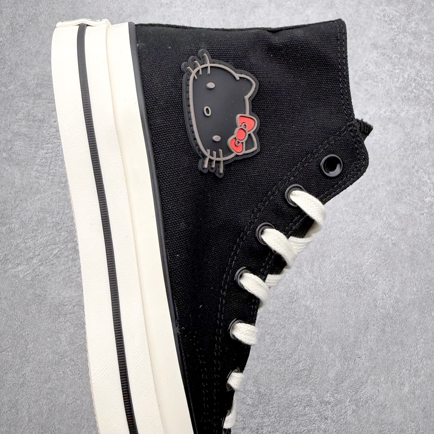 图片[6]-Converse x Hello Kitty 联名款 在经典1970s鞋型上采用红、白两种配色，外腰绣有标志性Hello kitty 猫头，细节上鞋带、内里、鞋底布满星星，全新定义，HELLO KITTY迷可别错过！ 货号：163902C 尺码：35 36 36.5 37 37.5 38 39 39.5 40 41 41.5 42 42.5 43 44-选品中心