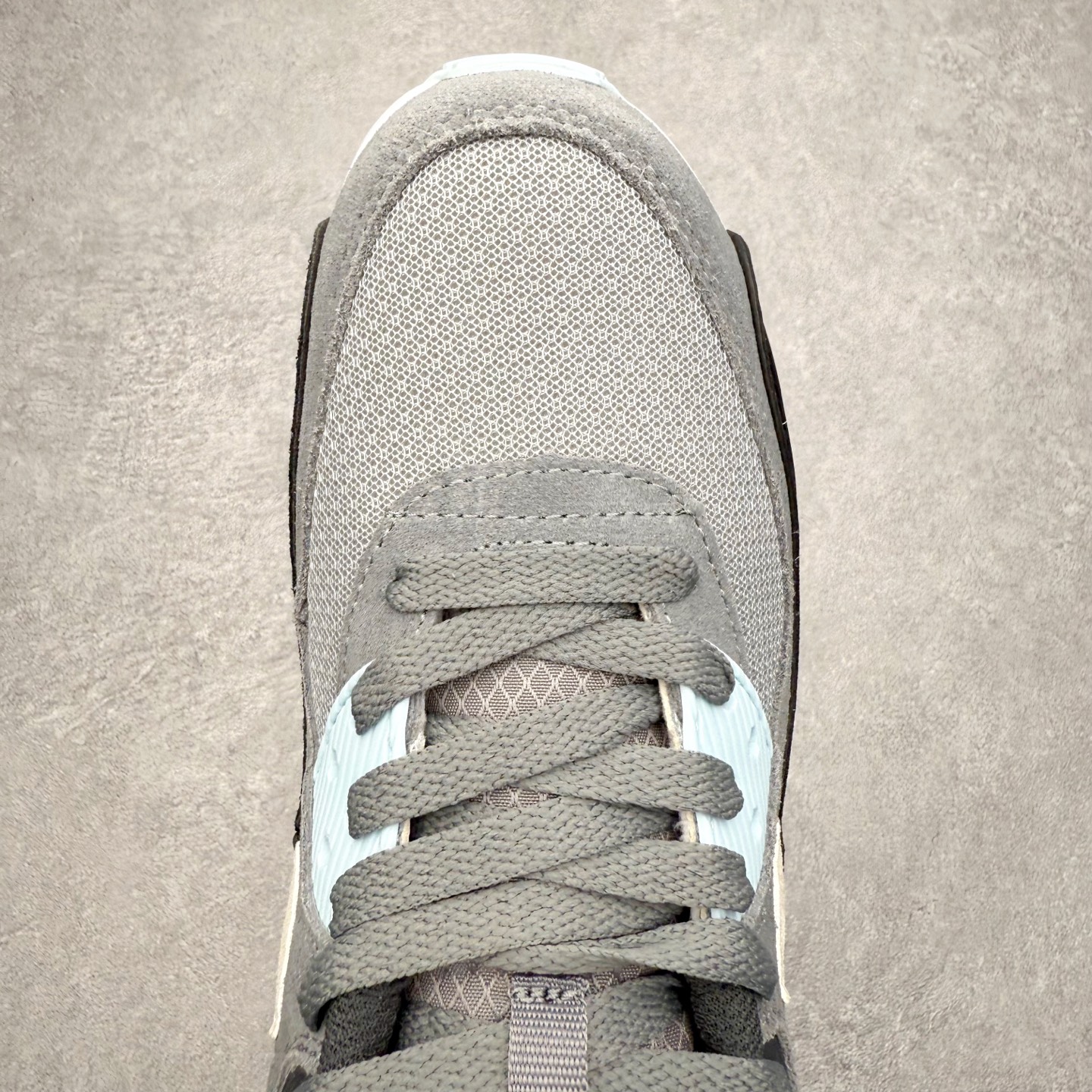 图片[4]-＃MX版 NK Air MAX 90 气垫复古减震跑步鞋 DM0029-009 经典重温 独家陆续补货 外单专供大厂出品 品质稳定 一百余色 终端操作 Air Max 90于1990年推出 来自Air Max系列 在Air Max 1的基础上改进而得 增加了气垫面积 外型上也更为流线 最特別的就是加入了菱纹塑胶嵌板 为Air Max 90增添了许多潮流气息 皮革鞋面 造就出色耐穿性和支撑力 Max Air缓震配置搭配泡棉中底 令Air Max 90轻盈而舒适 华夫格橡胶外底 铸就Air Max 90非凡的抓地力 而Air Max 90不仅是一双跑鞋 它成功跨越了时间的演进 成为了球鞋文化与潮流圈中最熟为人知的鞋款之一 尺码：36 36.5 37.5 38 38.5 39 40 40.5 41 42 42.5 43 44 44.5 45-选品中心