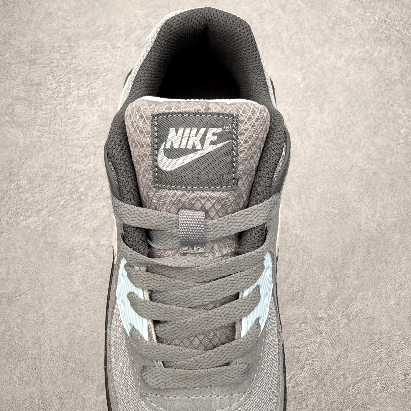 图片[5]-＃MX版 NK Air MAX 90 气垫复古减震跑步鞋 DM0029-009 经典重温 独家陆续补货 外单专供大厂出品 品质稳定 一百余色 终端操作 Air Max 90于1990年推出 来自Air Max系列 在Air Max 1的基础上改进而得 增加了气垫面积 外型上也更为流线 最特別的就是加入了菱纹塑胶嵌板 为Air Max 90增添了许多潮流气息 皮革鞋面 造就出色耐穿性和支撑力 Max Air缓震配置搭配泡棉中底 令Air Max 90轻盈而舒适 华夫格橡胶外底 铸就Air Max 90非凡的抓地力 而Air Max 90不仅是一双跑鞋 它成功跨越了时间的演进 成为了球鞋文化与潮流圈中最熟为人知的鞋款之一 尺码：36 36.5 37.5 38 38.5 39 40 40.5 41 42 42.5 43 44 44.5 45-选品中心