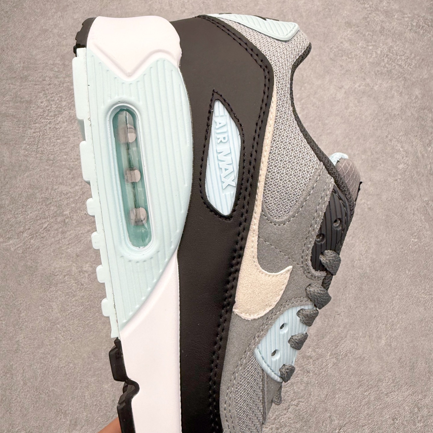 图片[6]-＃MX版 NK Air MAX 90 气垫复古减震跑步鞋 DM0029-009 经典重温 独家陆续补货 外单专供大厂出品 品质稳定 一百余色 终端操作 Air Max 90于1990年推出 来自Air Max系列 在Air Max 1的基础上改进而得 增加了气垫面积 外型上也更为流线 最特別的就是加入了菱纹塑胶嵌板 为Air Max 90增添了许多潮流气息 皮革鞋面 造就出色耐穿性和支撑力 Max Air缓震配置搭配泡棉中底 令Air Max 90轻盈而舒适 华夫格橡胶外底 铸就Air Max 90非凡的抓地力 而Air Max 90不仅是一双跑鞋 它成功跨越了时间的演进 成为了球鞋文化与潮流圈中最熟为人知的鞋款之一 尺码：36 36.5 37.5 38 38.5 39 40 40.5 41 42 42.5 43 44 44.5 45-选品中心