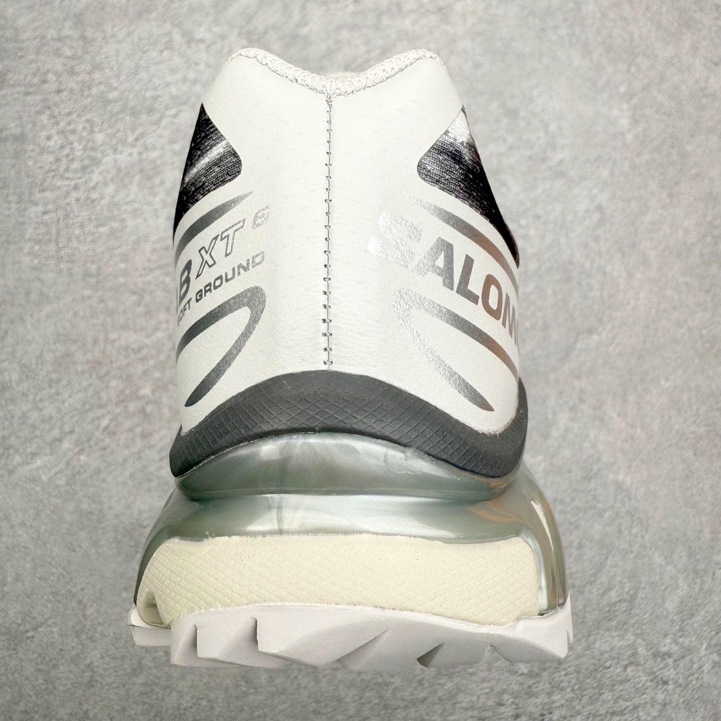 图片[8]-Salomon XT-6 萨洛蒙复古潮流户外机能登山跑鞋 纯原外贸平台特供订单 耗时半年巨作 全套原纸板楦头开发 原厂特供网布配套加持 确保原汁原味 完美呈现版型 原档数据独家私模五层组合大底 男女鞋同步官方开发至46.5 原装Ortholite轻量化鞋垫 中底布带钢印编号 原厂TPU锁扣 进口港宝加持 后跟自然饱满 还原公司包裹性 鞋面以“锯齿”状的包裹系统呈现 在基色底之下加入了各种色点缀 将公司的最新技术和时尚前卫的造型融入耐用的长跑款式中 鞋面由 TPU 薄膜制成 并焊接在高耐磨网眼上 使其既时尚又坚固 由 ACS底盘支撑 可增强稳定性和支撑力 以及由橡胶凸耳 Contragrip外底覆盖的 EVA 缓冲中底 旨在应对崎岖的地形 鞋舌上的彩色Salomon 标签、Quicklace 系统以及鞋头、鞋舌和鞋跟上的附加品牌使细节更加完美 让穿着者可以轻松驾驭户外与通勤下的任何运动生活场景 无缝鞋身户外随意纵横 颜值与脚感兼备 出街通勤 绝对非常吸睛 你值得拥有 尺码：36 36.5 37.5 38 38.5 39 40 40.5 41 42 42.5 43 44 44.5 45 注意：偏小1码-选品中心