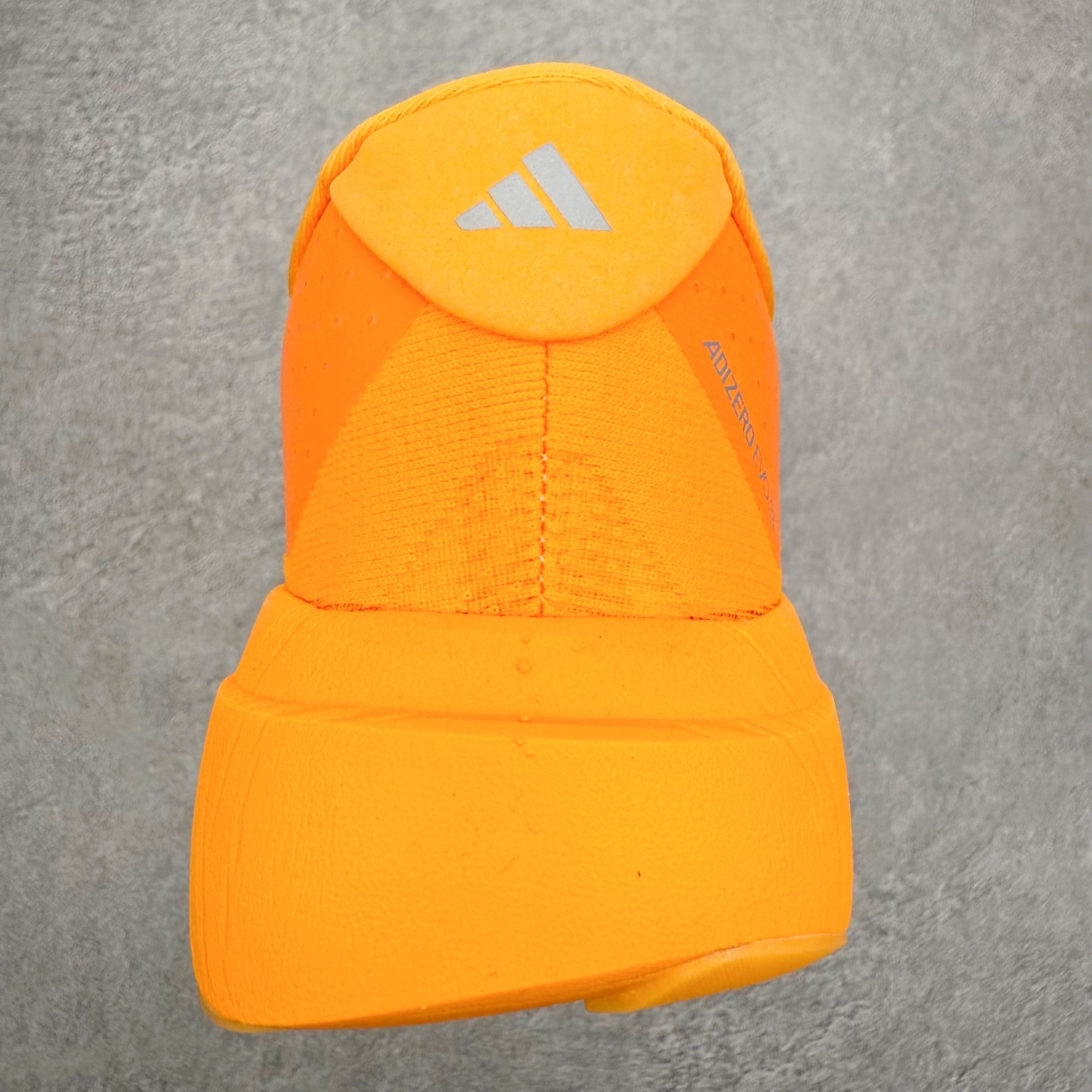 图片[8]-AD Adizero EVO SL 马拉松竞速专业跑鞋 CELERMESH针织网面非常轻薄 纤维间的缝隙很大 可以保证跑步时的透气、排汗效果 鞋舌直接与两侧的内衬和鞋底连接在一起 在跑步过程中不会被鞋舌的左右移动所困扰 在标准鞋带孔的基础上再拓宽一组鞋带孔 适合不同脚型的需求 突破性 EnergyRods 技术，有助于跑者实现更好的成绩 中底独特的LIGHTSTRIKE PRO泡棉材质 微弹感觉在跑步过程中给予了良好的支撑体验 对于顶级精英和高水平进阶跑者来说 ADIOS PRO是一双值得信赖的竞速比赛用鞋 尺码：36 36.5 37.5 38 38.5 39 40 40.5 41 42 42.5 43 44 44.5 45-选品中心