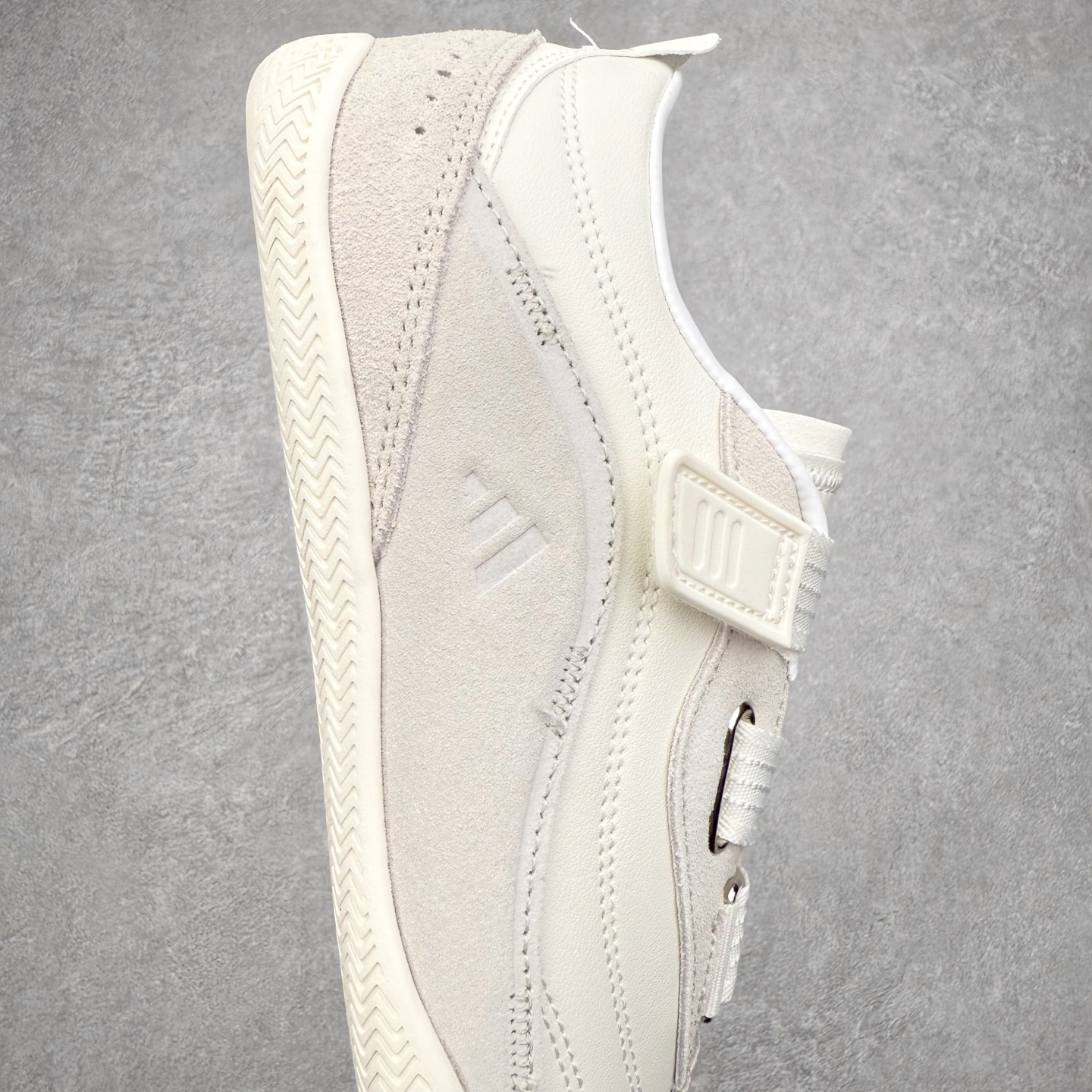 图片[6]-AD FOS URBAN REVERIE 舒适百搭 耐磨 低帮 生活休闲鞋 JQ9390 实拍调校N版已经零色差零失真 百分百还原实物色彩所见即所得 不存在货不对板色差等低级问题 选购参考实物拍摄 不混卖不参货 只用心做好货严格选品 承诺混一赔十 尺码：36 36.5 37.5 38 38.5 39 40 40.5 41 42 42.5 43 44 44.5 45-选品中心