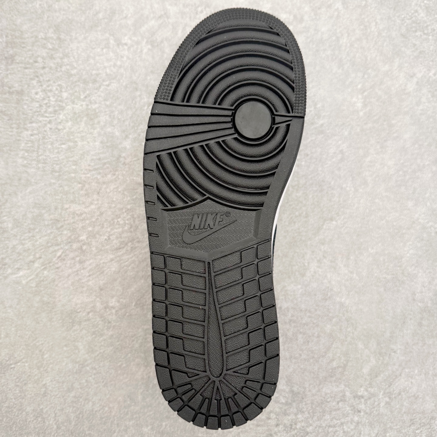 图片[9]-＃DT纯原 Air Jordan AJ1 Low 低帮 IO3393-010 终端优势供应 市面中低帮最具代表性版本没有之一 口碑大厂出品 品控大底版型不断改良更新 全套原纸板楦头开发 确保原汁原味 完美呈现版型 完美零毛边处理 原厂内置全掌气垫 价格定位良心 平台专用代工流水线出品 一眼公司既视感 拿到手的一瞬间就与众不同 碾压市面所有版本 全部原鞋开发 每一个配色都会采购原鞋确认细节 打破市面看图做货无好货之说 尺码：35.5 36 36.5 37.5 38 38.5 39 40 40.5 41 42 42.5 43 44 44.5 45 46-选品中心