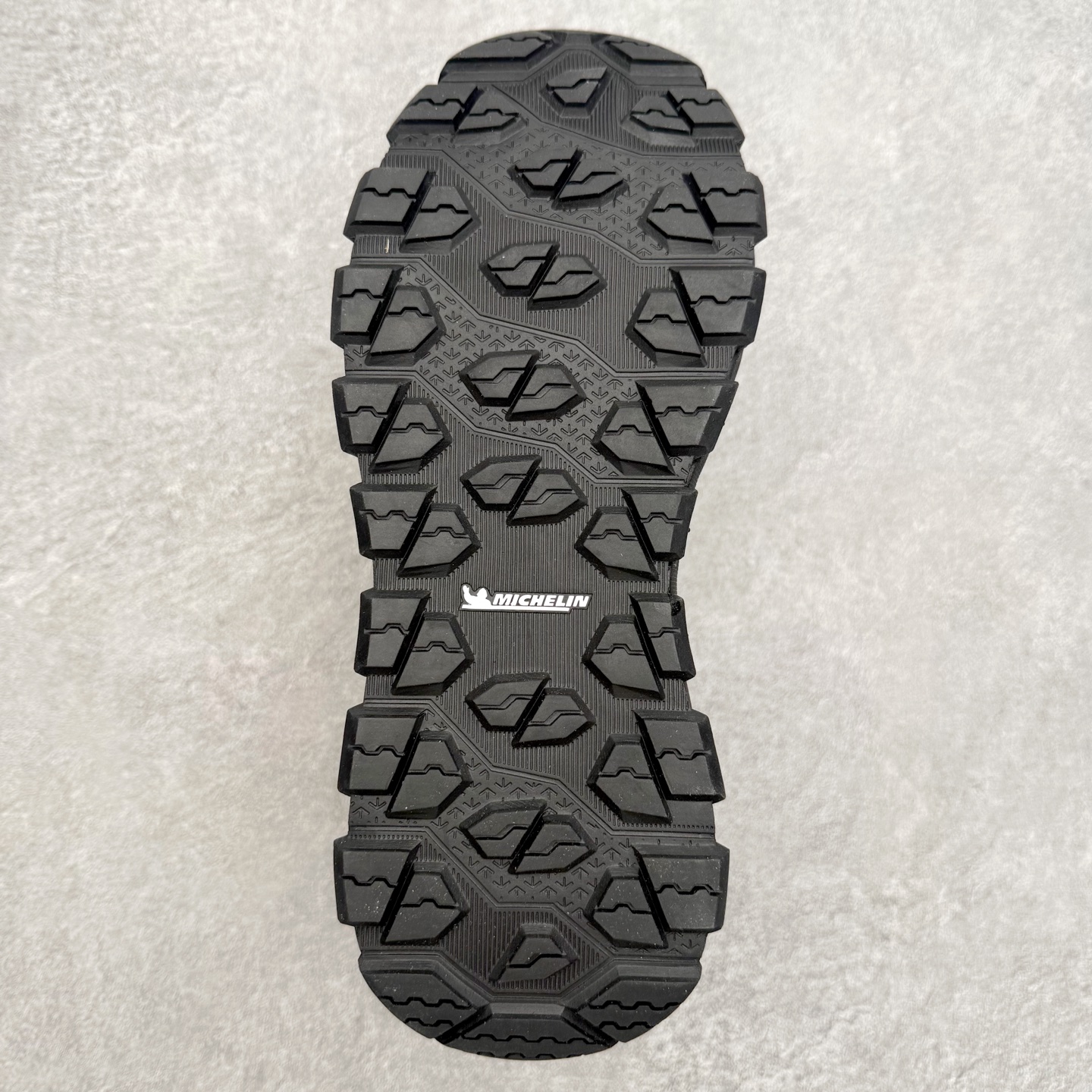 图片[9]-DESCENTE SKI STYLE SNOW RIDE 迪桑特舒适防滑耐磨低帮生活休闲鞋 DESCENTE（迪桑特）创立于1935年，品牌名取自法语词汇，意为“滑降”。品牌箭头标识代表滑雪的三种技术“高速直线滑行”、“穿越”和“侧滑”，也寓意品牌在打造高端专业运动产品中不断追求完美的创新精神，致力于成为中国高端专业滑雪、综训、女子、铁人三项、高尔夫的第一品牌。尺码：39 40 40.5 41 42 42.5 43 44 44.5 45-选品中心