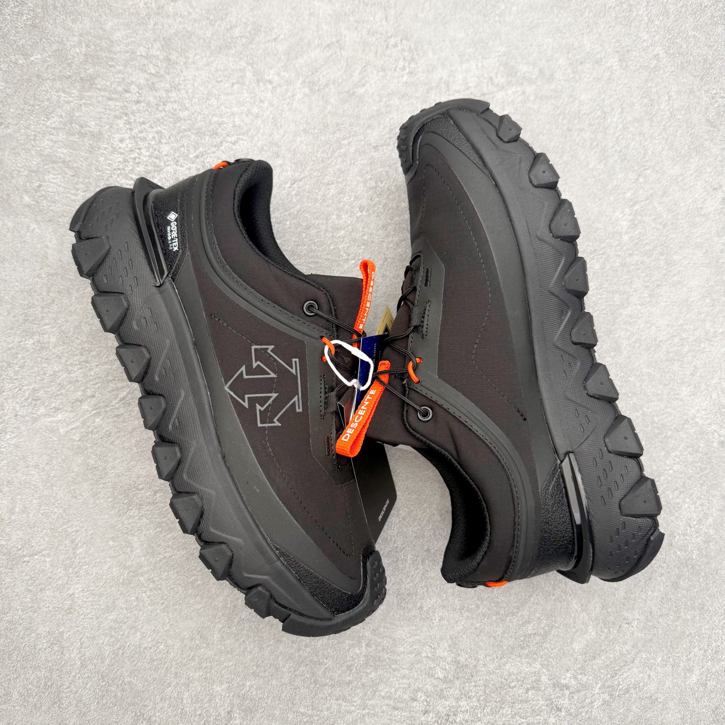 图片[3]-DESCENTE SKI STYLE SNOW RIDE 迪桑特舒适防滑耐磨低帮生活休闲鞋 DESCENTE（迪桑特）创立于1935年，品牌名取自法语词汇，意为“滑降”。品牌箭头标识代表滑雪的三种技术“高速直线滑行”、“穿越”和“侧滑”，也寓意品牌在打造高端专业运动产品中不断追求完美的创新精神，致力于成为中国高端专业滑雪、综训、女子、铁人三项、高尔夫的第一品牌。尺码：39 40 40.5 41 42 42.5 43 44 44.5 45-选品中心