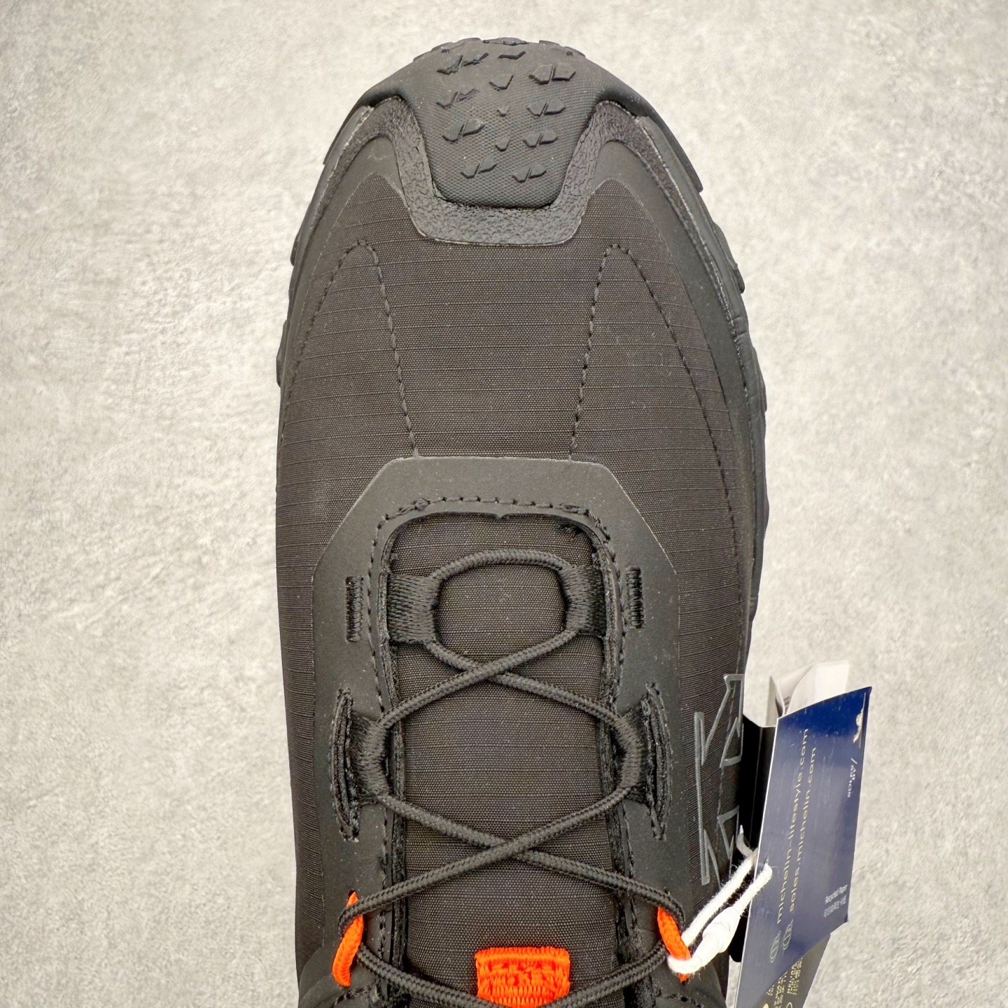 图片[4]-DESCENTE SKI STYLE SNOW RIDE 迪桑特舒适防滑耐磨低帮生活休闲鞋 DESCENTE（迪桑特）创立于1935年，品牌名取自法语词汇，意为“滑降”。品牌箭头标识代表滑雪的三种技术“高速直线滑行”、“穿越”和“侧滑”，也寓意品牌在打造高端专业运动产品中不断追求完美的创新精神，致力于成为中国高端专业滑雪、综训、女子、铁人三项、高尔夫的第一品牌。尺码：39 40 40.5 41 42 42.5 43 44 44.5 45-选品中心