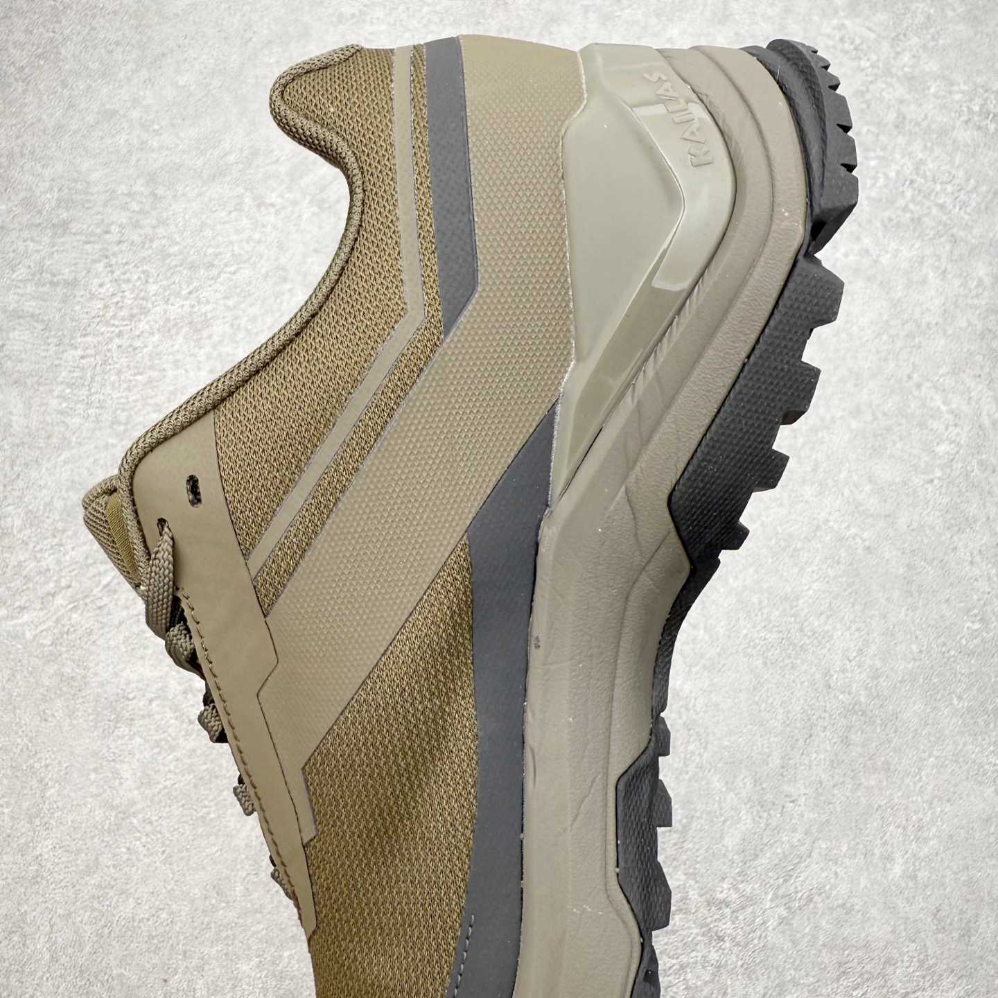 图片[7]-＃K版 KAILAS 凯乐石 界山户外运动舒适时尚防滑透气低帮登山徒步鞋 KAILAS凯乐石品牌是全球三大全系攀登品牌之一，于2003年创立于中国广州，致力于为有攀登梦想的户外运动员及爱好者，研发制造功能性专业装备，满足他们在极限环境下安全舒适的需求，凯乐石专注于科技面料的开发及专业功能设计，产品线覆盖登山、攀岩、徒步、越野跑山、露营、旅行等多项户外运动，通过运动员的测试反馈，不断进化迭代，产品荣获国内外大奖71座，发明专利21个，更突破性的自主研发攀登器械，打造出中国的攀登硬实力。实拍调校N版已经零色差零失真 百分百还原实物色彩所见即所得 不存在货不对板色差等低级问题 选购参考实物拍摄 不混卖不参货 只用心做好货严格选品 承诺混一赔十 尺码：36 36.5 37.5 38 38.5 39 40 40.5 41 42 42.5 43 44 44.5 45-选品中心