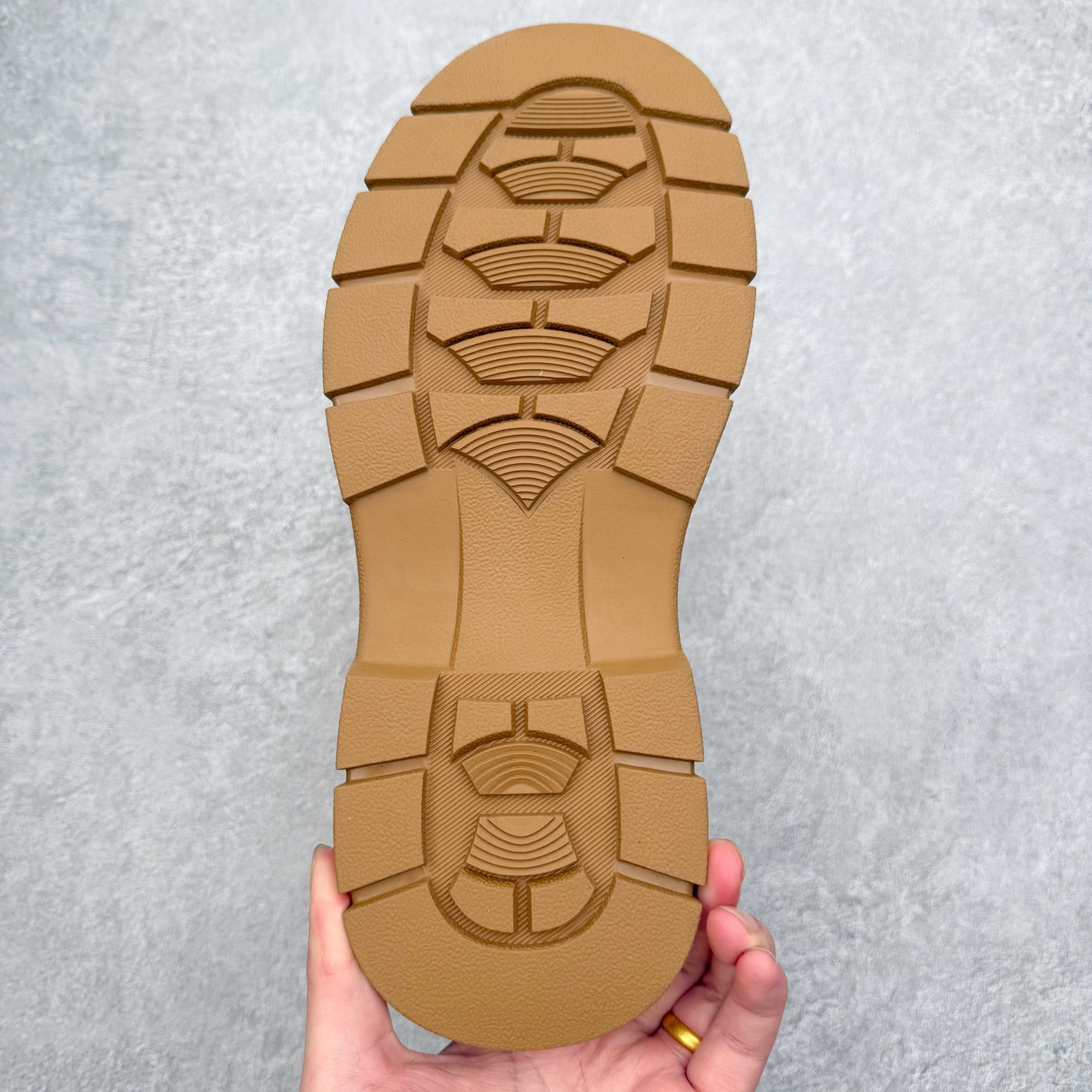 图片[9]-Timberland添柏岚/天伯伦 秋冬新品 秋冬必备户外休闲大黄靴系列#广东大厂品质 原盒原包装 时尚潮流搭配 面料采用意大利🇮🇹顶级磨砂细纹牛皮 轻质大底 搭配防臭防腐真皮乳胶鞋垫 大底到五金都是代工厂原材料制作 同原版固特异永不开胶工艺 好货不杀猪 首单质量严格把控 全网独家首发 品质毋庸置疑 全套官网统一包装 给您完美的穿着体验 质量考究耐穿 型男必备 专治不帅 高品质脚感一流 今年冬季防寒户外专用 日常随意搭配 尺码：38-44（皮鞋码）-选品中心