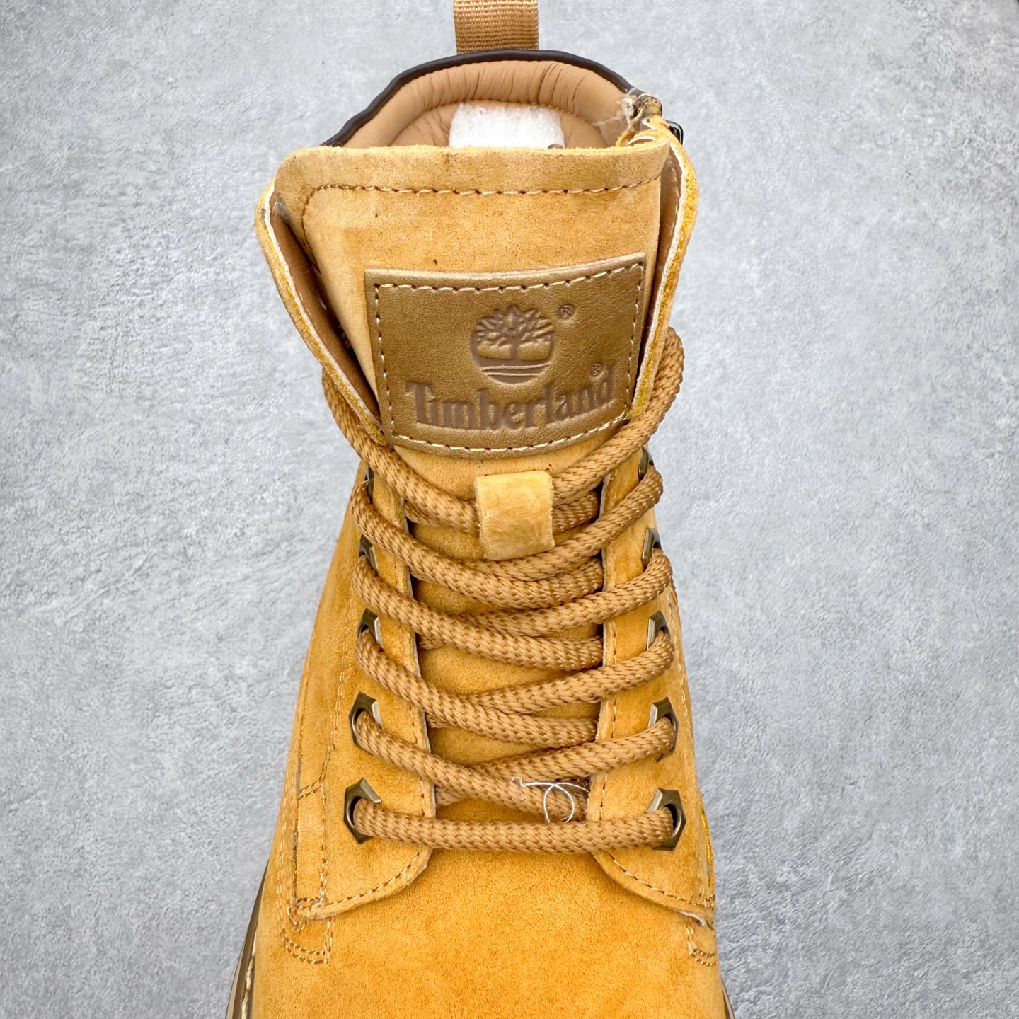 图片[5]-Timberland添柏岚/天伯伦 秋冬新品 秋冬必备户外休闲大黄靴系列#广东大厂品质 原盒原包装 时尚潮流搭配 面料采用意大利🇮🇹顶级磨砂细纹牛皮 轻质大底 搭配防臭防腐真皮乳胶鞋垫 大底到五金都是代工厂原材料制作 同原版固特异永不开胶工艺 好货不杀猪 首单质量严格把控 全网独家首发 品质毋庸置疑 全套官网统一包装 给您完美的穿着体验 质量考究耐穿 型男必备 专治不帅 高品质脚感一流 今年冬季防寒户外专用 日常随意搭配 尺码：38-44（皮鞋码）-选品中心