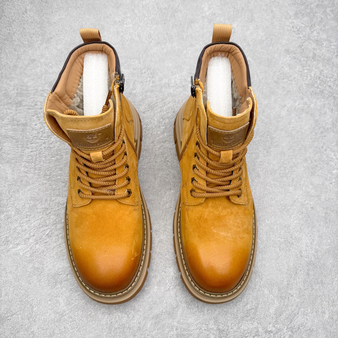 图片[2]-Timberland添柏岚/天伯伦 秋冬新品 秋冬必备户外休闲大黄靴系列#广东大厂品质 原盒原包装 时尚潮流搭配 面料采用意大利🇮🇹顶级磨砂细纹牛皮 轻质大底 搭配防臭防腐真皮乳胶鞋垫 大底到五金都是代工厂原材料制作 同原版固特异永不开胶工艺 好货不杀猪 首单质量严格把控 全网独家首发 品质毋庸置疑 全套官网统一包装 给您完美的穿着体验 质量考究耐穿 型男必备 专治不帅 高品质脚感一流 今年冬季防寒户外专用 日常随意搭配 尺码：38-44（皮鞋码）-选品中心