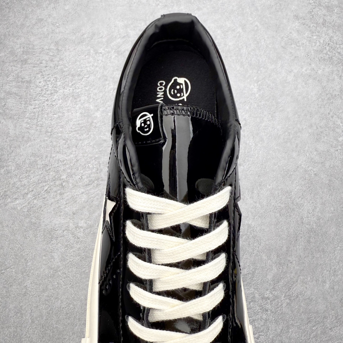 图片[5]-Noritake/则武 x Converse ONE STAR 95 漆皮黑武士 匡威官方 经典舒适低帮休闲板鞋 以经典One Star鞋型为蓝本 亮面漆皮搭配白色星星Logo 自带反光效果 简约又极具辨识度 货号：A17901C 尺码：35 36 36.5 37 37.5 38 39 39.5 40 41 41.5 42 42.5 43 44-选品中心