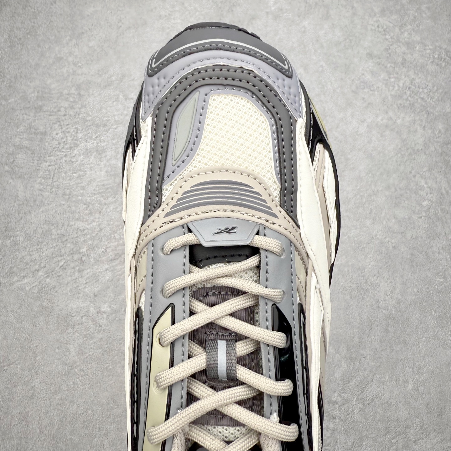 图片[4]-锐步Reebok Premier Road Ultra LTD 总理路跑系列低帮复古百搭休闲运动慢跑鞋 从健身到街头，从不循规蹈矩的国际运动品牌Reebok锐步，以“Life Is Not a Spectator Sport”的宣言，不断将先锋ICON带给年轻一代—继承先锋的健身DNA与深厚的街头文化沉淀，锐步鼓励所有人突破自我极限，拥抱未知、健身和例外的生活方式，以坚定的自我态度拥抱属于自己的未来。尺码：36 36.5 37.5 38 38.5 39 40 40.5 41 42 42.5 43 44 44.5 45-选品中心