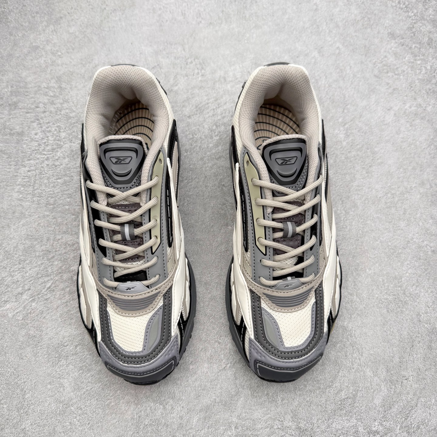 图片[2]-锐步Reebok Premier Road Ultra LTD 总理路跑系列低帮复古百搭休闲运动慢跑鞋 从健身到街头，从不循规蹈矩的国际运动品牌Reebok锐步，以“Life Is Not a Spectator Sport”的宣言，不断将先锋ICON带给年轻一代—继承先锋的健身DNA与深厚的街头文化沉淀，锐步鼓励所有人突破自我极限，拥抱未知、健身和例外的生活方式，以坚定的自我态度拥抱属于自己的未来。尺码：36 36.5 37.5 38 38.5 39 40 40.5 41 42 42.5 43 44 44.5 45-选品中心