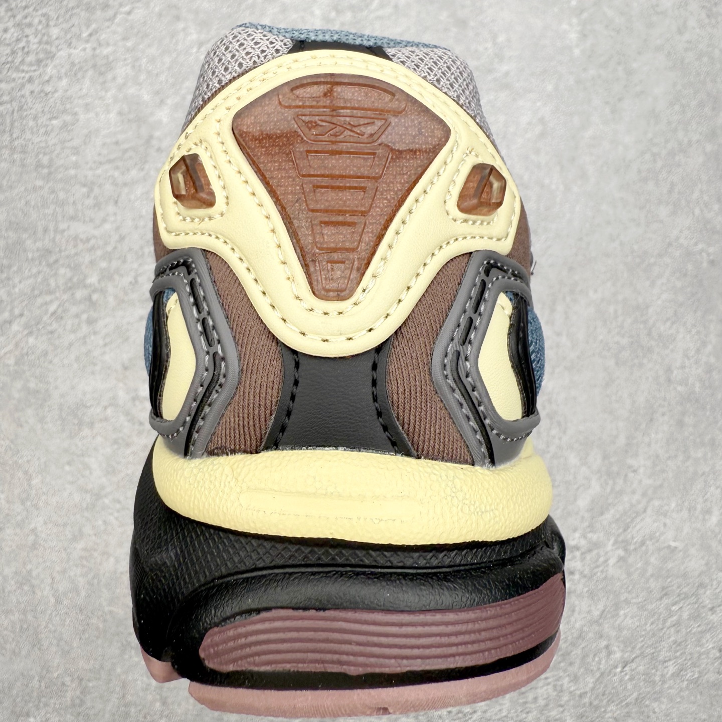 图片[8]-锐步Reebok Premier Road Ultra LTD 总理路跑系列低帮复古百搭休闲运动慢跑鞋 从健身到街头，从不循规蹈矩的国际运动品牌Reebok锐步，以“Life Is Not a Spectator Sport”的宣言，不断将先锋ICON带给年轻一代—继承先锋的健身DNA与深厚的街头文化沉淀，锐步鼓励所有人突破自我极限，拥抱未知、健身和例外的生活方式，以坚定的自我态度拥抱属于自己的未来。尺码：36 36.5 37.5 38 38.5 39 40 40.5 41 42 42.5 43 44 44.5 45-选品中心