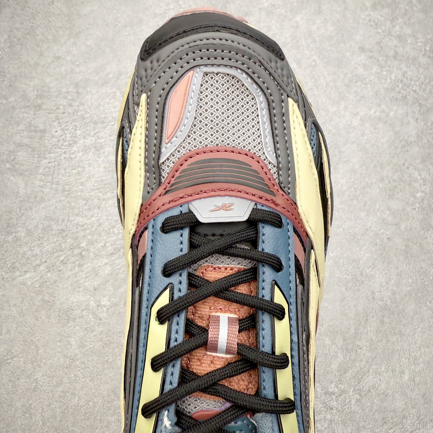 图片[4]-锐步Reebok Premier Road Ultra LTD 总理路跑系列低帮复古百搭休闲运动慢跑鞋 从健身到街头，从不循规蹈矩的国际运动品牌Reebok锐步，以“Life Is Not a Spectator Sport”的宣言，不断将先锋ICON带给年轻一代—继承先锋的健身DNA与深厚的街头文化沉淀，锐步鼓励所有人突破自我极限，拥抱未知、健身和例外的生活方式，以坚定的自我态度拥抱属于自己的未来。尺码：36 36.5 37.5 38 38.5 39 40 40.5 41 42 42.5 43 44 44.5 45-选品中心