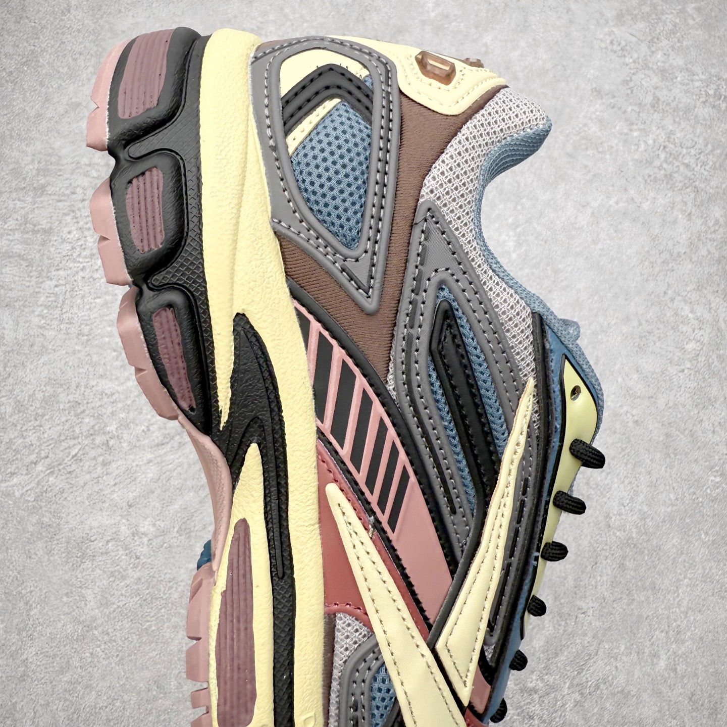 图片[6]-锐步Reebok Premier Road Ultra LTD 总理路跑系列低帮复古百搭休闲运动慢跑鞋 从健身到街头，从不循规蹈矩的国际运动品牌Reebok锐步，以“Life Is Not a Spectator Sport”的宣言，不断将先锋ICON带给年轻一代—继承先锋的健身DNA与深厚的街头文化沉淀，锐步鼓励所有人突破自我极限，拥抱未知、健身和例外的生活方式，以坚定的自我态度拥抱属于自己的未来。尺码：36 36.5 37.5 38 38.5 39 40 40.5 41 42 42.5 43 44 44.5 45-选品中心