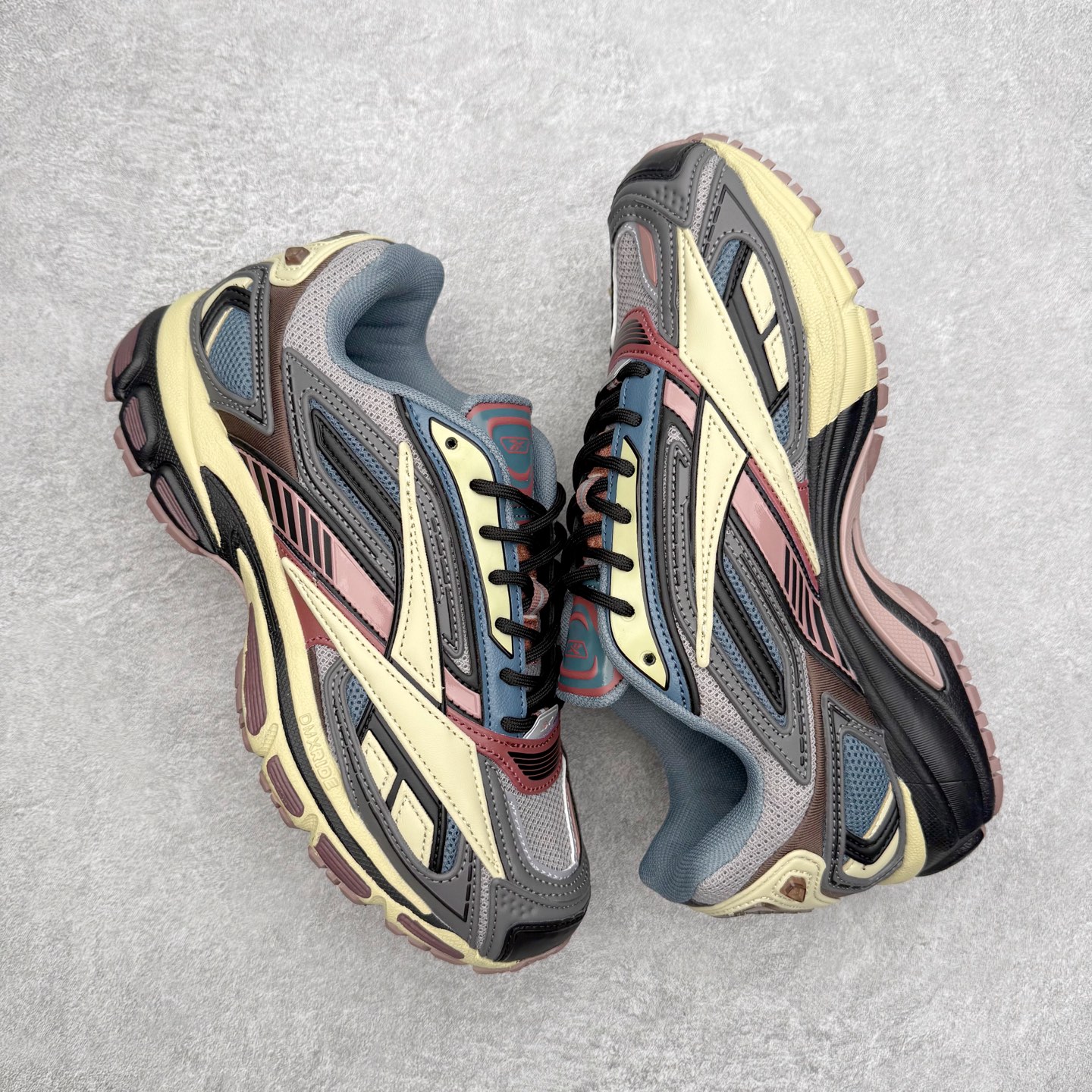 图片[3]-锐步Reebok Premier Road Ultra LTD 总理路跑系列低帮复古百搭休闲运动慢跑鞋 从健身到街头，从不循规蹈矩的国际运动品牌Reebok锐步，以“Life Is Not a Spectator Sport”的宣言，不断将先锋ICON带给年轻一代—继承先锋的健身DNA与深厚的街头文化沉淀，锐步鼓励所有人突破自我极限，拥抱未知、健身和例外的生活方式，以坚定的自我态度拥抱属于自己的未来。尺码：36 36.5 37.5 38 38.5 39 40 40.5 41 42 42.5 43 44 44.5 45-选品中心