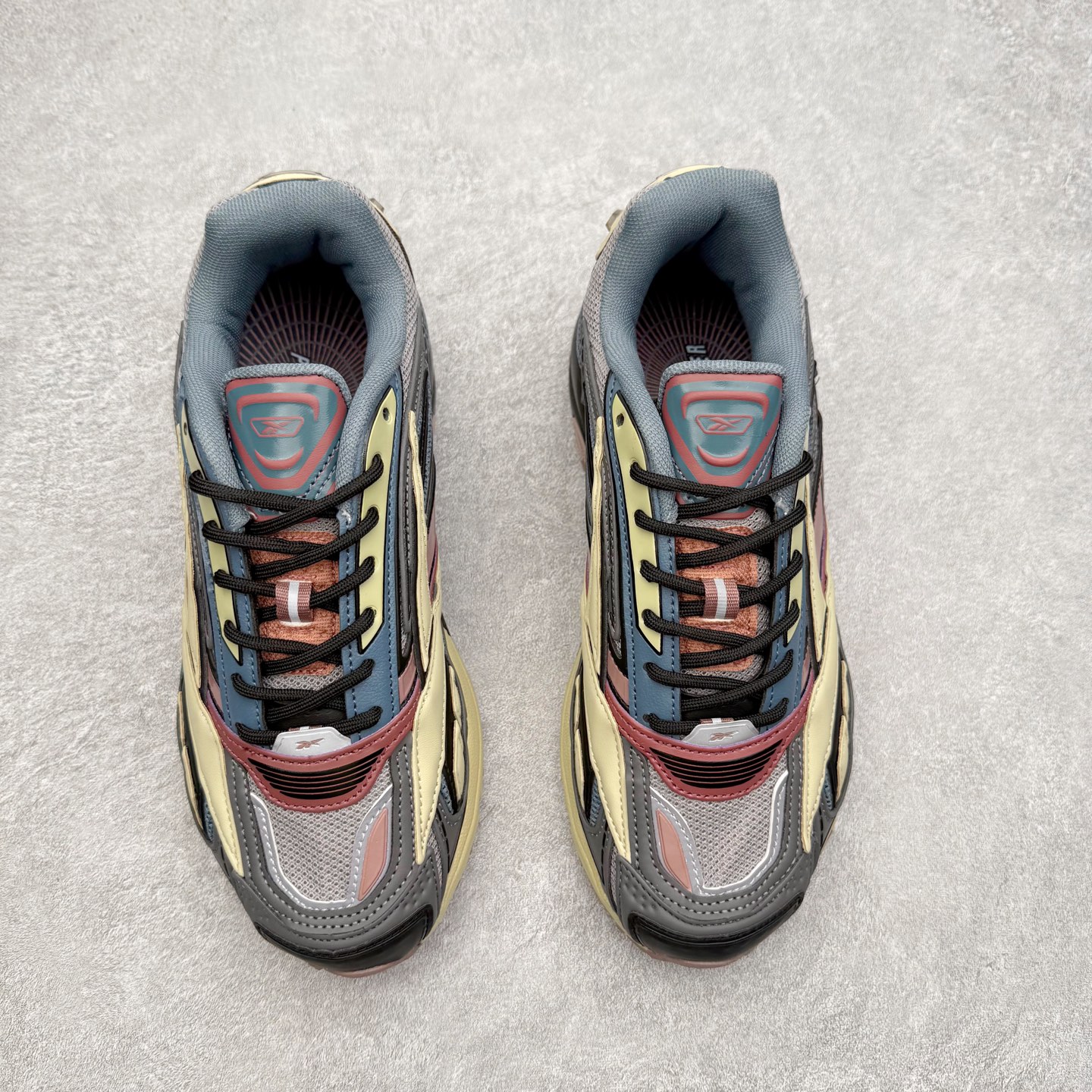 图片[2]-锐步Reebok Premier Road Ultra LTD 总理路跑系列低帮复古百搭休闲运动慢跑鞋 从健身到街头，从不循规蹈矩的国际运动品牌Reebok锐步，以“Life Is Not a Spectator Sport”的宣言，不断将先锋ICON带给年轻一代—继承先锋的健身DNA与深厚的街头文化沉淀，锐步鼓励所有人突破自我极限，拥抱未知、健身和例外的生活方式，以坚定的自我态度拥抱属于自己的未来。尺码：36 36.5 37.5 38 38.5 39 40 40.5 41 42 42.5 43 44 44.5 45-选品中心