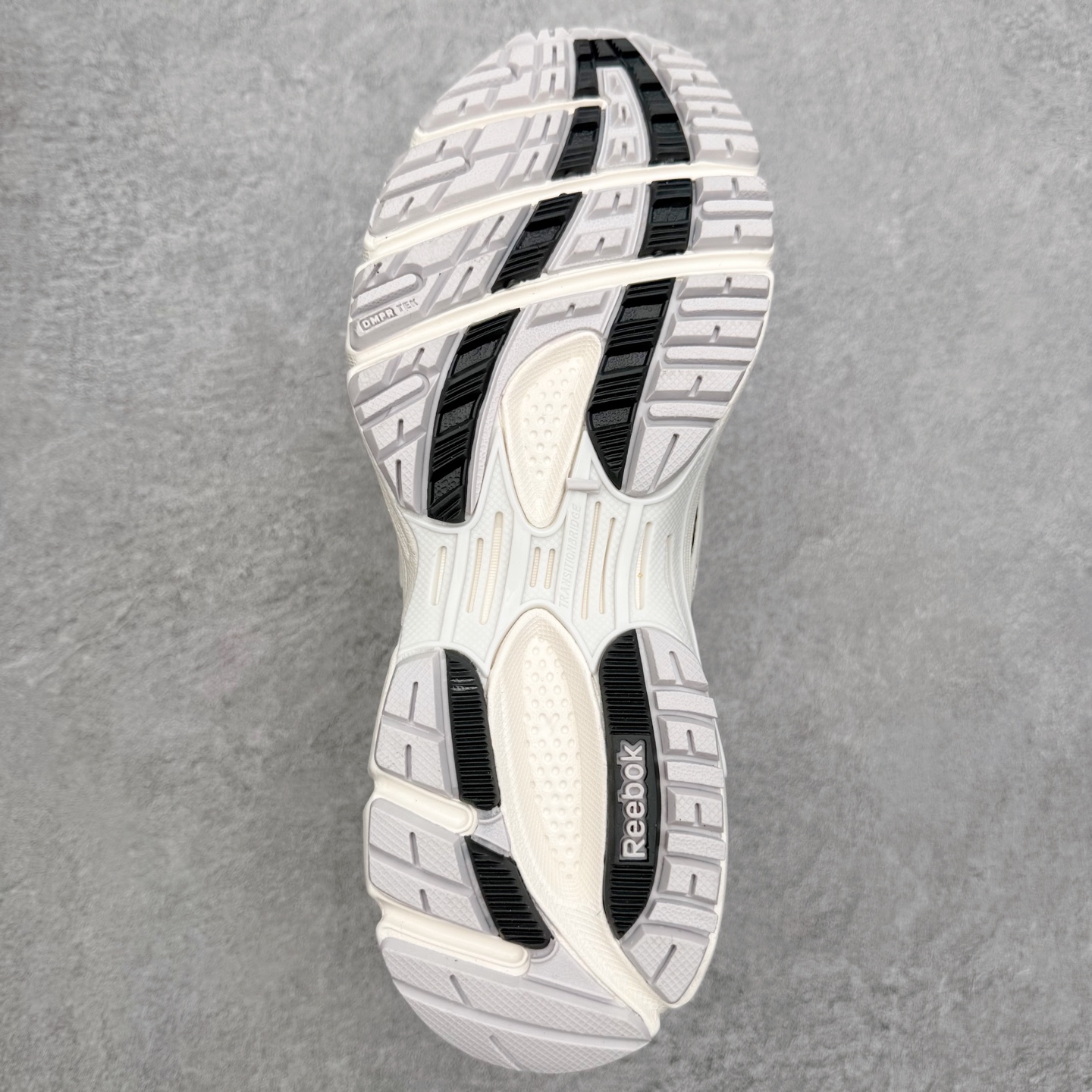 图片[9]-锐步Reebok Premier Road Ultra LTD 总理路跑系列低帮复古百搭休闲运动慢跑鞋 从健身到街头，从不循规蹈矩的国际运动品牌Reebok锐步，以“Life Is Not a Spectator Sport”的宣言，不断将先锋ICON带给年轻一代—继承先锋的健身DNA与深厚的街头文化沉淀，锐步鼓励所有人突破自我极限，拥抱未知、健身和例外的生活方式，以坚定的自我态度拥抱属于自己的未来。尺码：36 36.5 37.5 38 38.5 39 40 40.5 41 42 42.5 43 44 44.5 45-选品中心