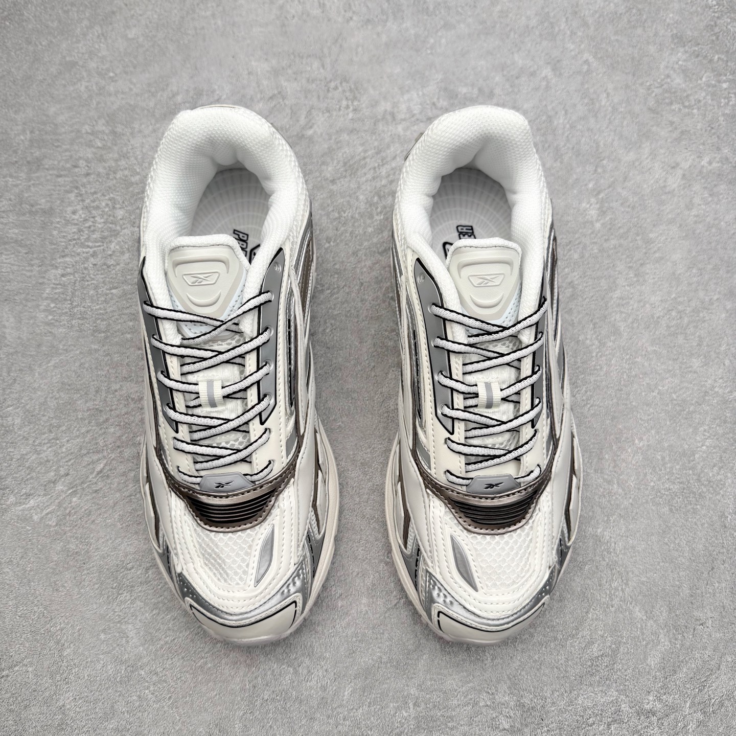 图片[2]-锐步Reebok Premier Road Ultra LTD 总理路跑系列低帮复古百搭休闲运动慢跑鞋 从健身到街头，从不循规蹈矩的国际运动品牌Reebok锐步，以“Life Is Not a Spectator Sport”的宣言，不断将先锋ICON带给年轻一代—继承先锋的健身DNA与深厚的街头文化沉淀，锐步鼓励所有人突破自我极限，拥抱未知、健身和例外的生活方式，以坚定的自我态度拥抱属于自己的未来。尺码：36 36.5 37.5 38 38.5 39 40 40.5 41 42 42.5 43 44 44.5 45-选品中心